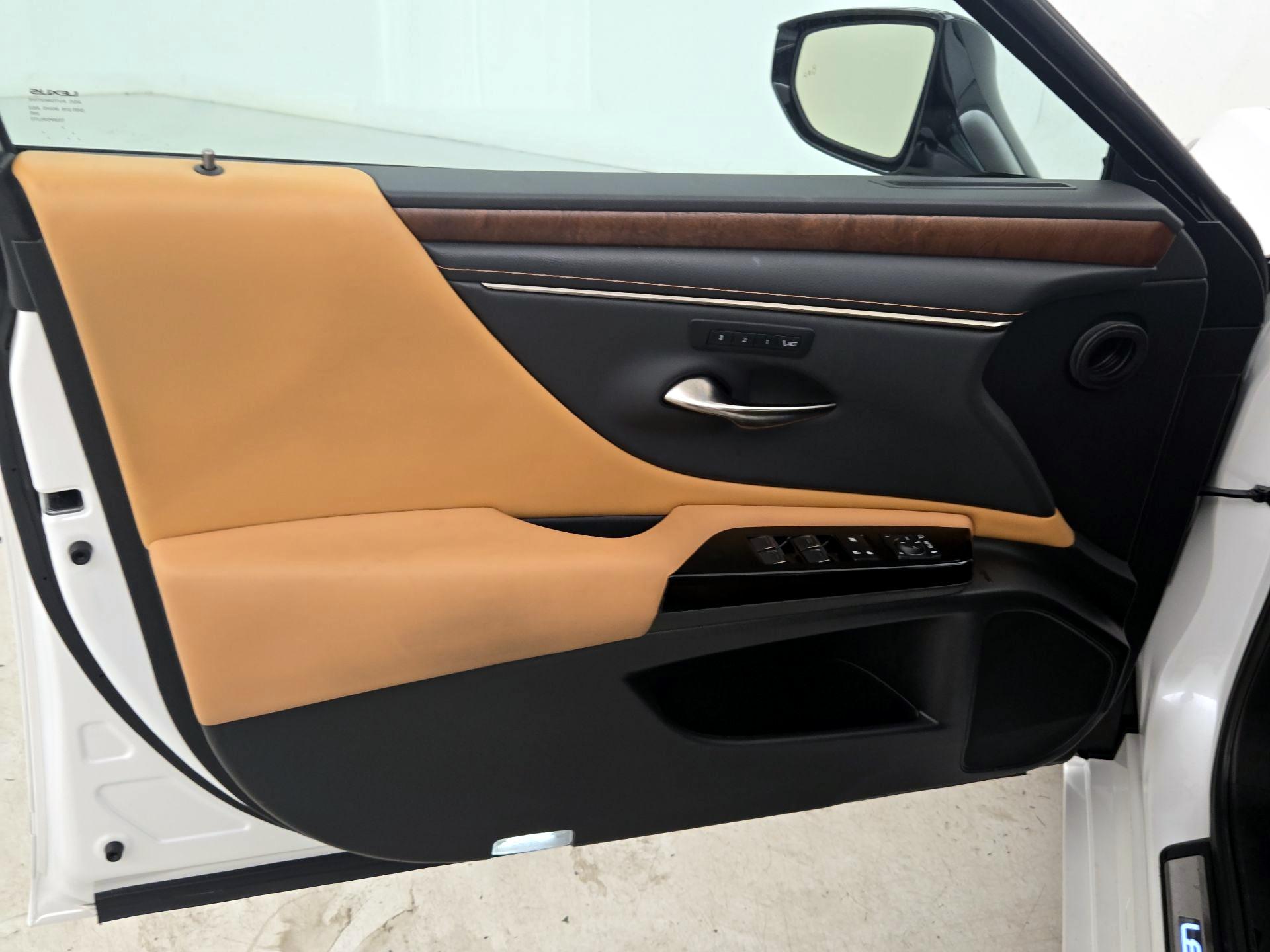 Thumbnail: 2023 Lexus ES - 12