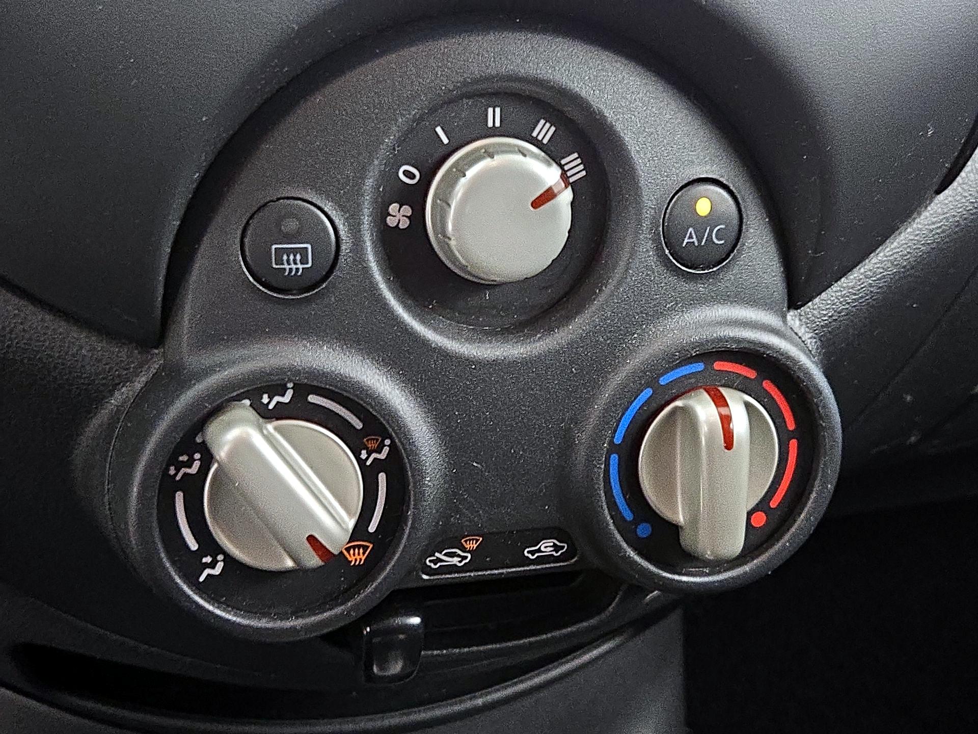 Thumbnail: 2014 Nissan Versa Note - 16