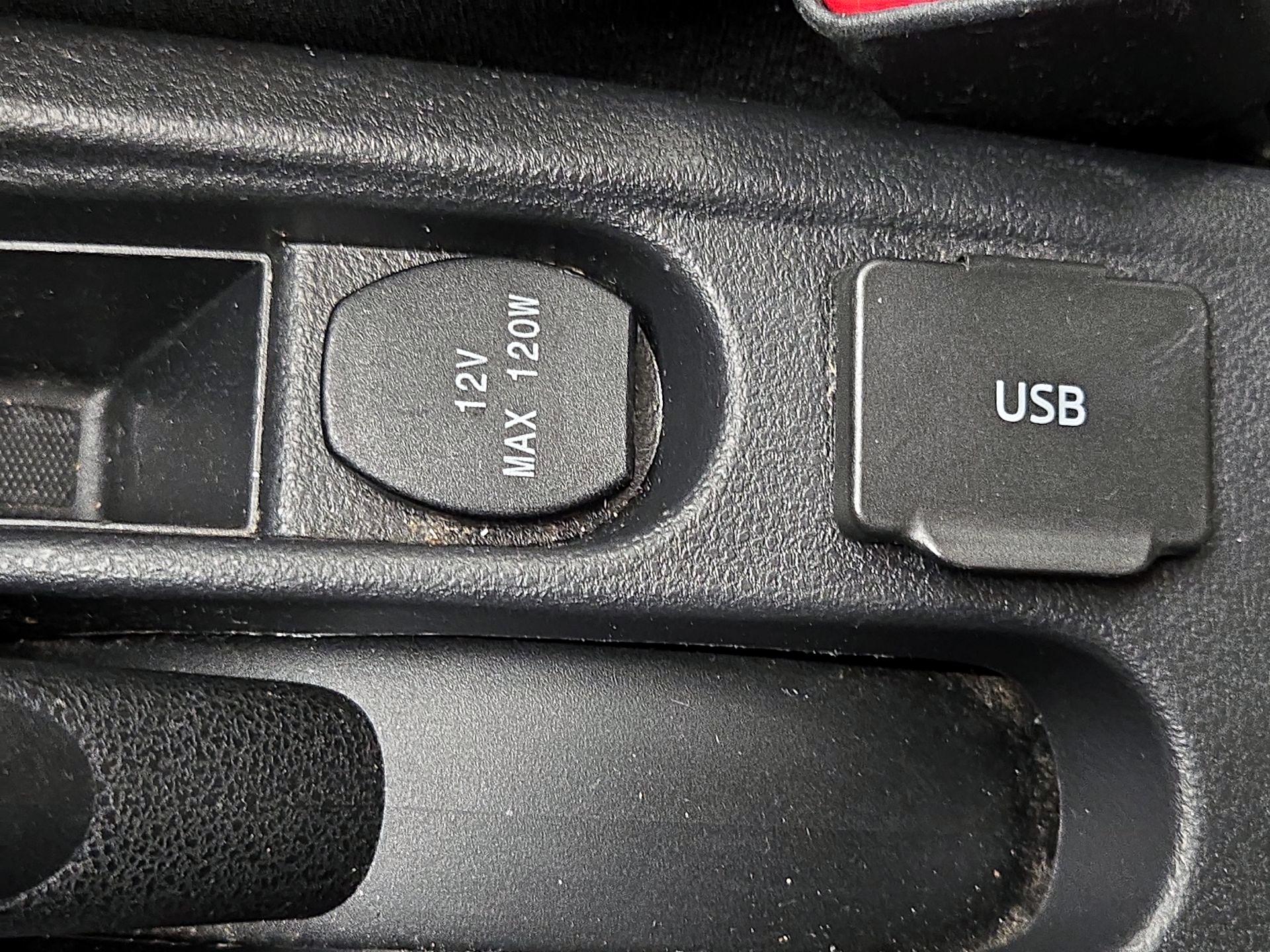 Thumbnail: 2014 Nissan Versa Note - 18