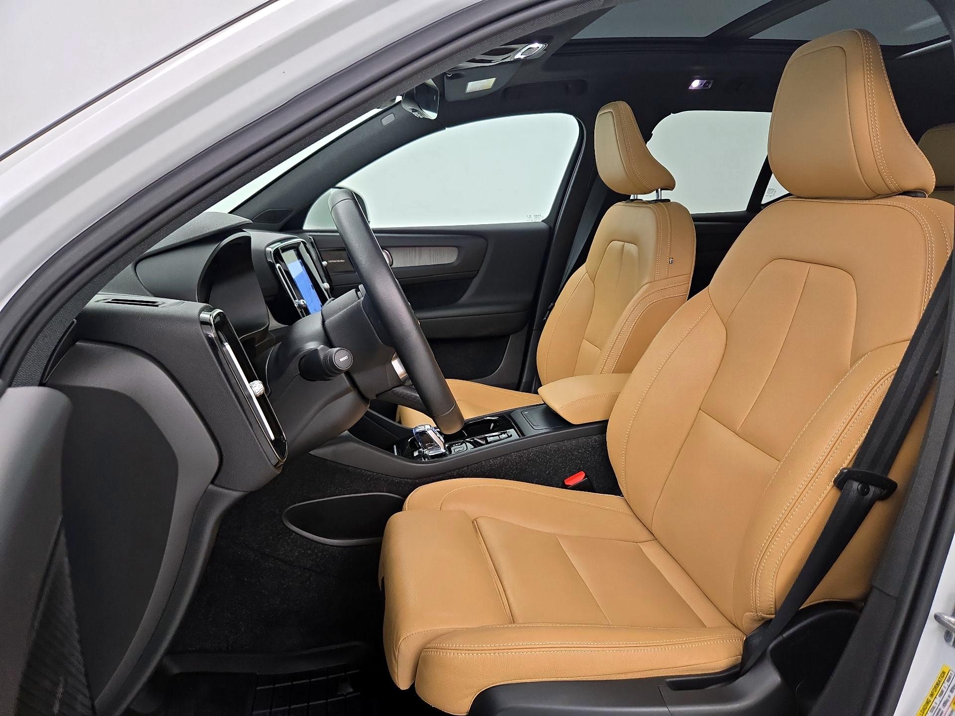 Thumbnail: 2021 Volvo XC40 - 11