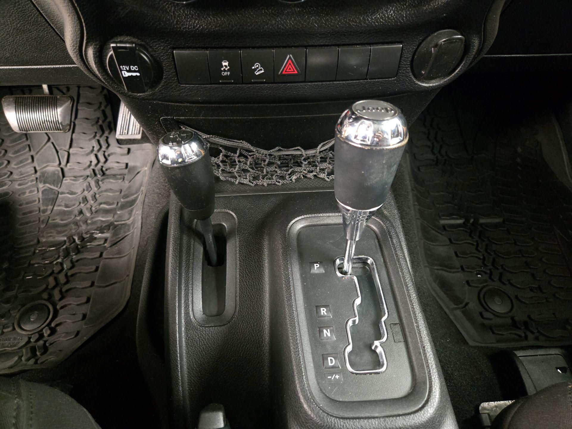 Thumbnail: 2014 Jeep Wrangler - 15