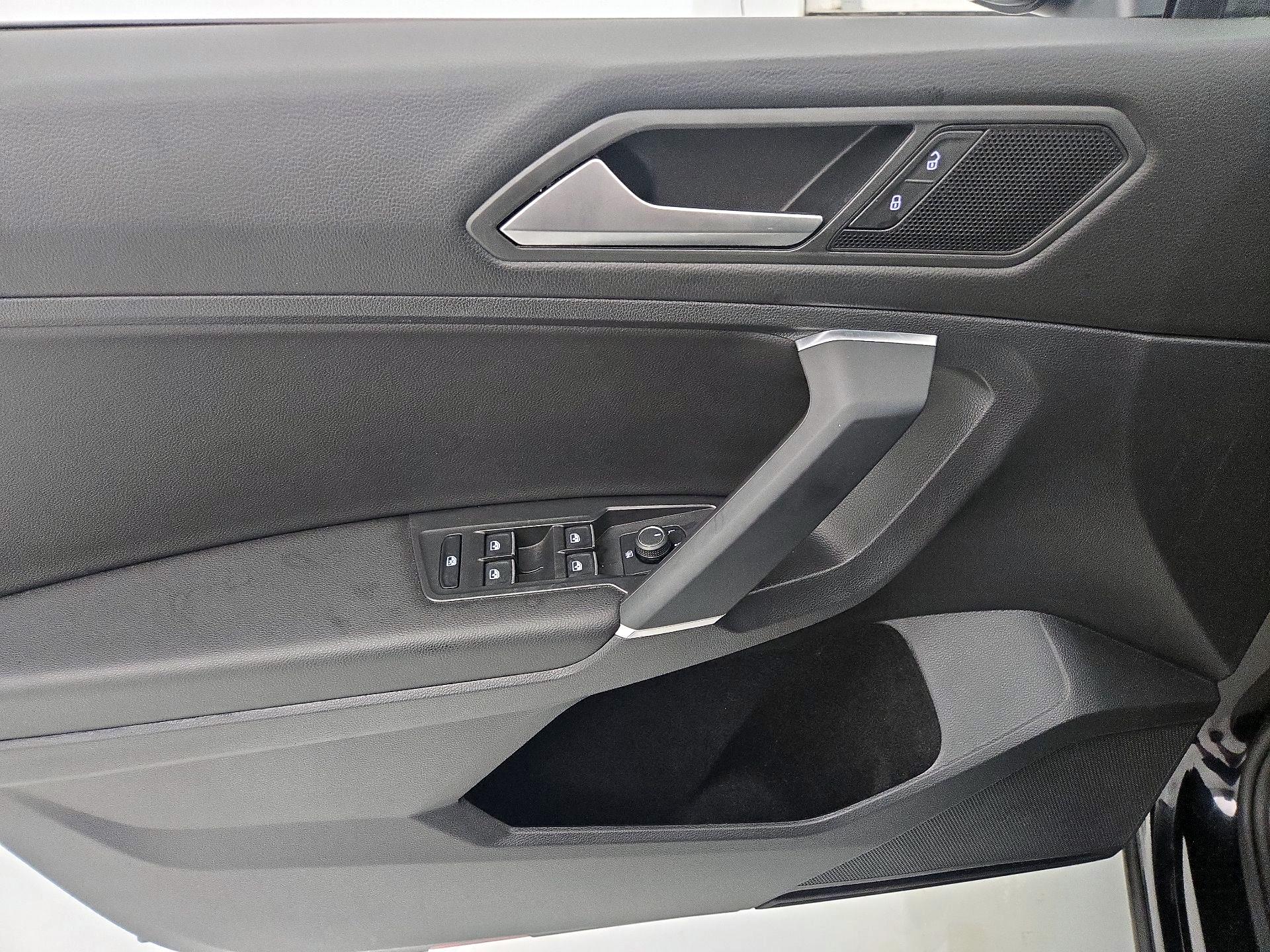 Thumbnail: 2020 Volkswagen Tiguan - 12