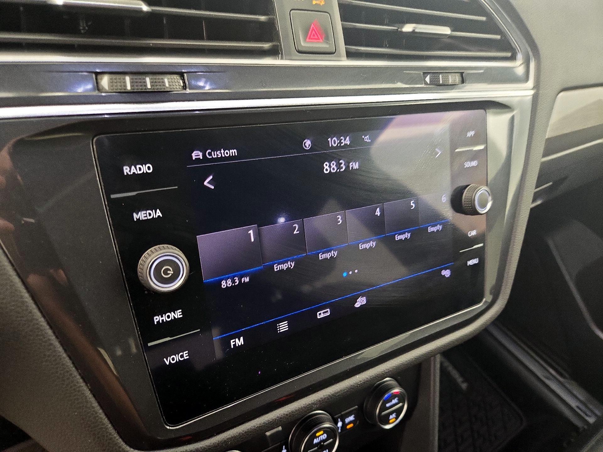 Thumbnail: 2020 Volkswagen Tiguan - 15