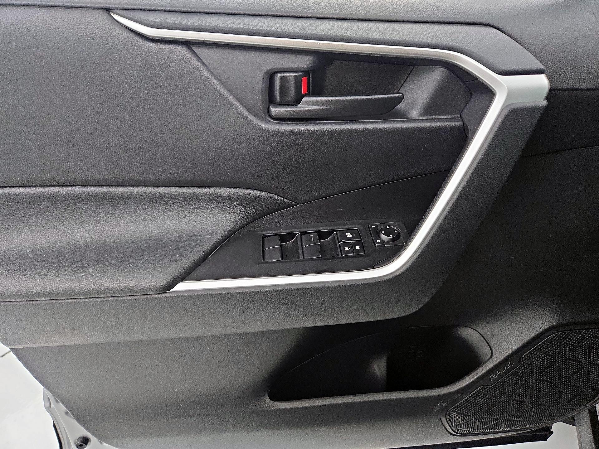 Thumbnail: 2020 Toyota RAV4 - 12