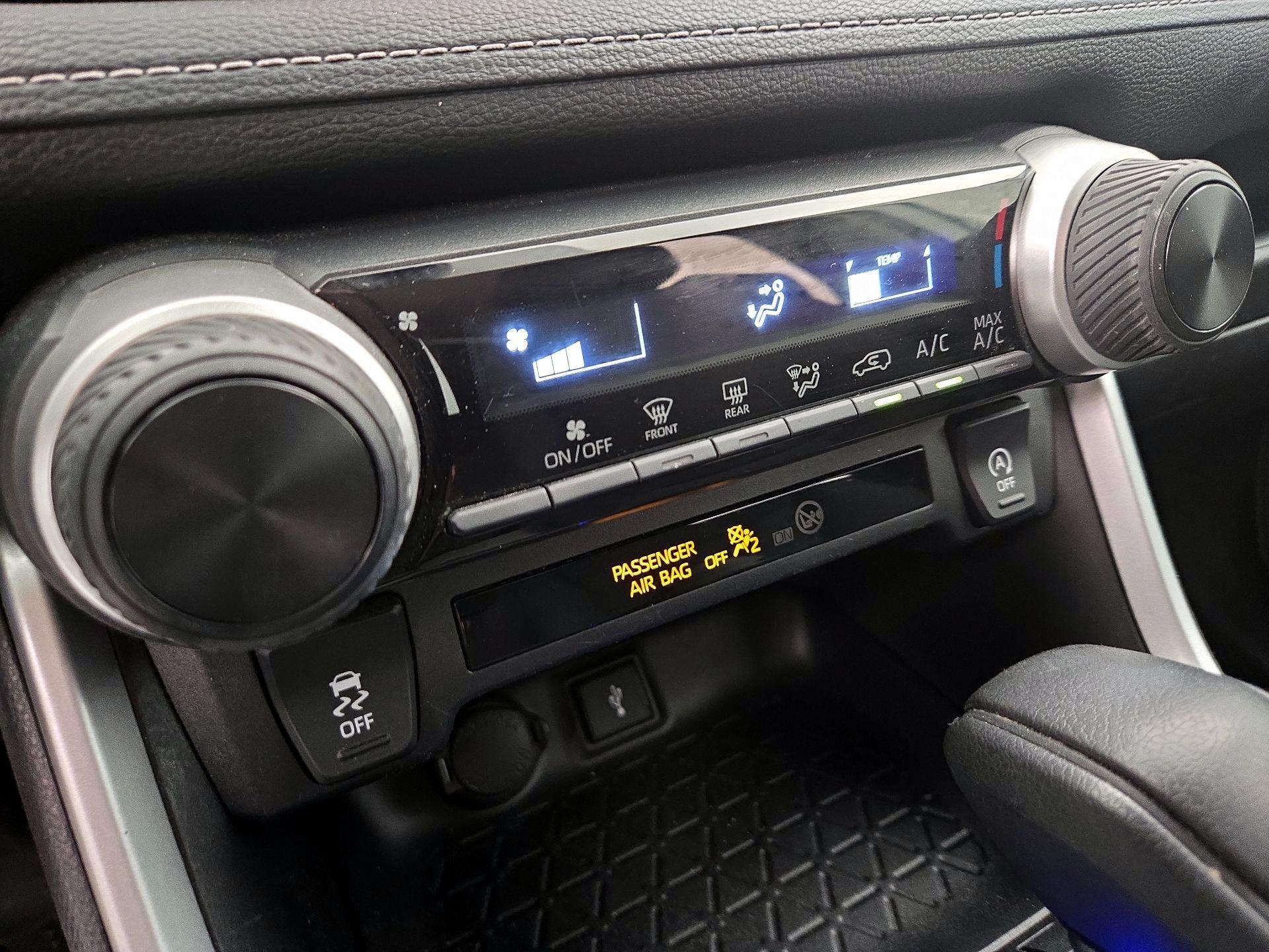 Thumbnail: 2020 Toyota RAV4 - 16
