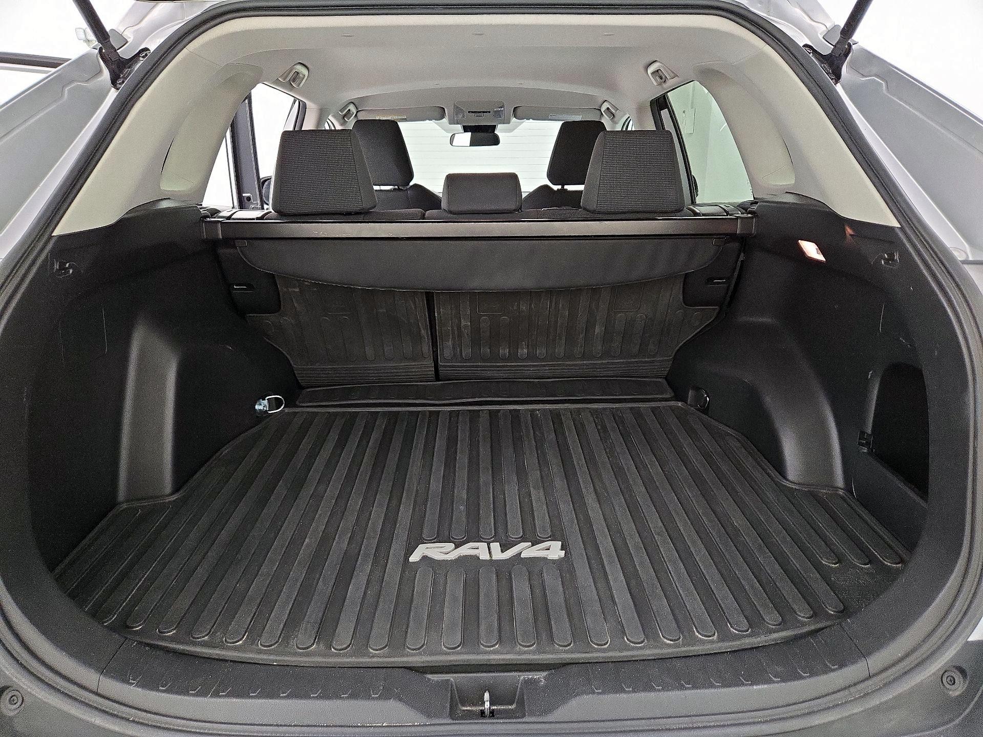 Thumbnail: 2020 Toyota RAV4 - 20