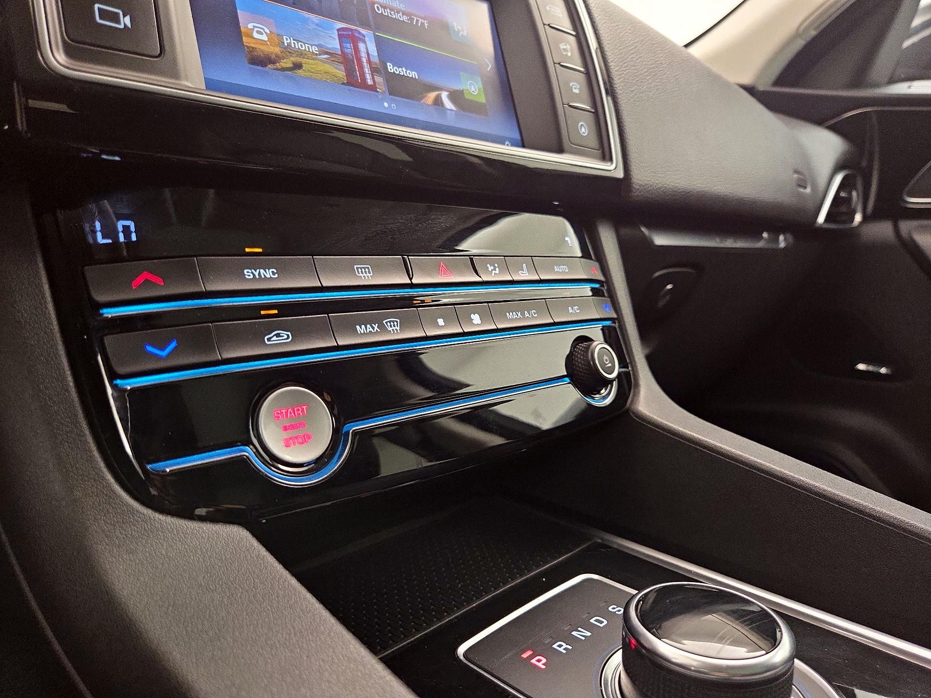 Thumbnail: 2018 Jaguar F-Pace - 17