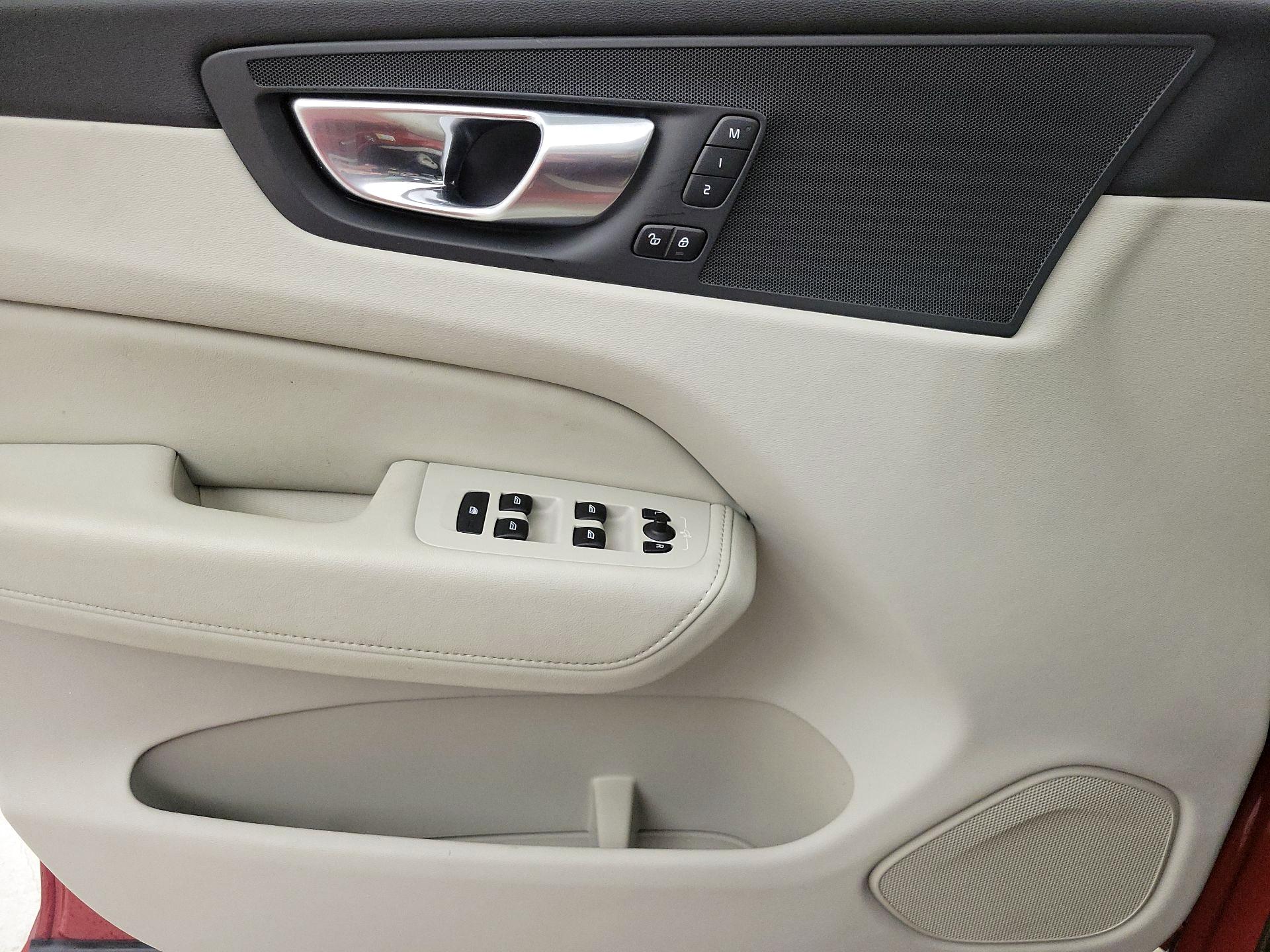 Thumbnail: 2023 Volvo XC60 - 12