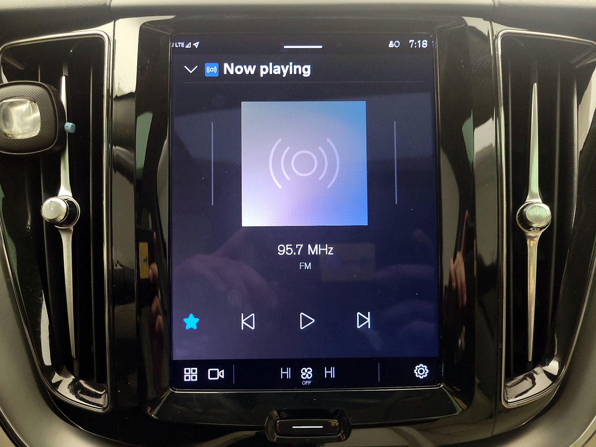 Thumbnail: 2023 Volvo XC60 - 16