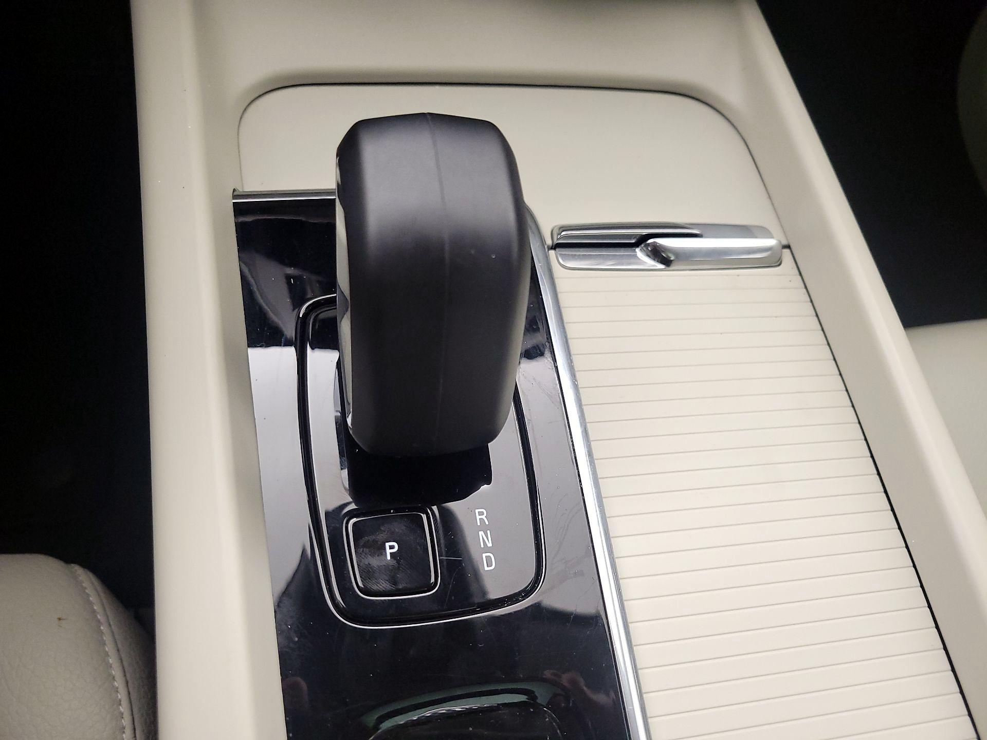 Thumbnail: 2023 Volvo XC60 - 18