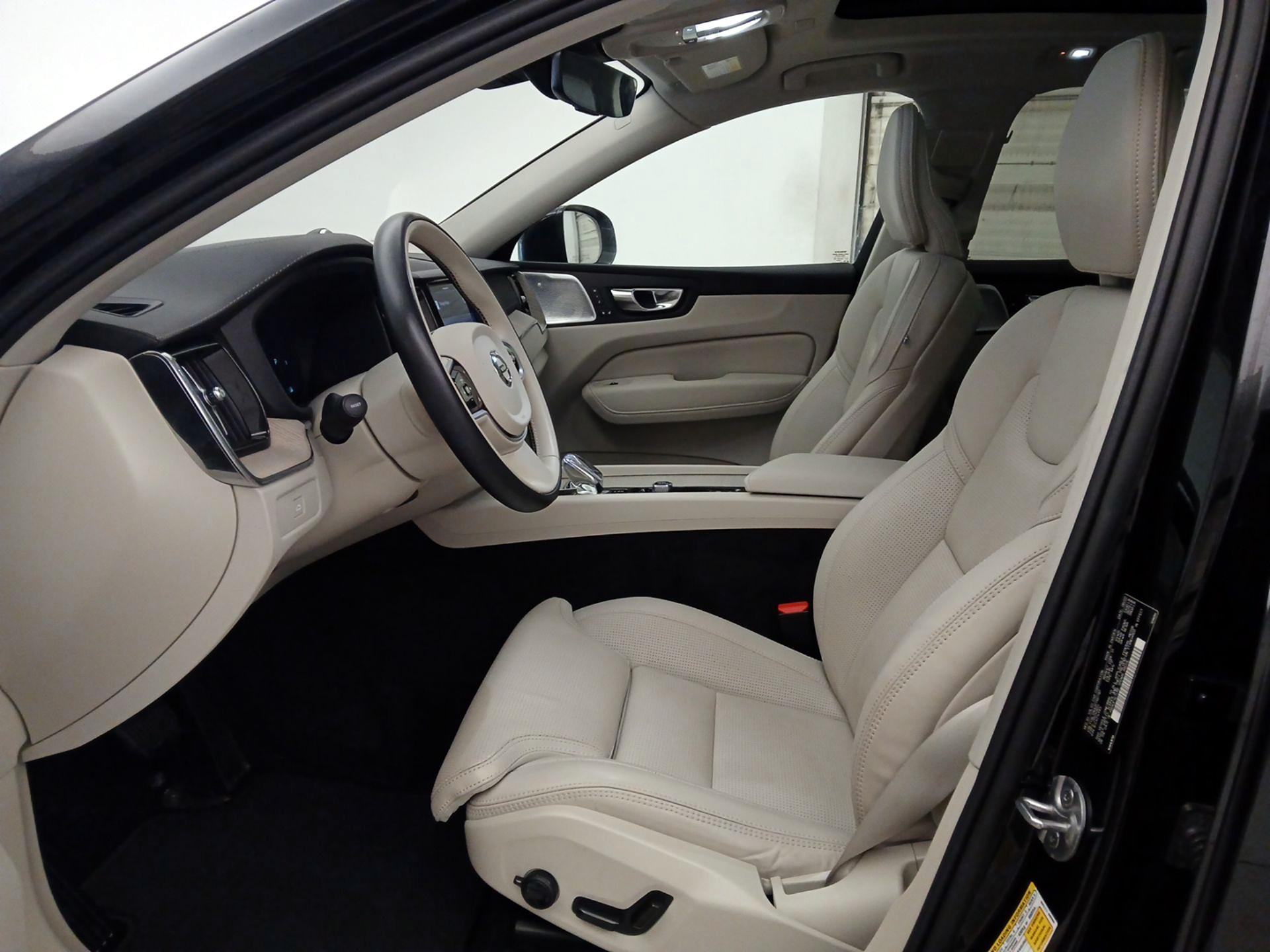 Thumbnail: 2023 Volvo XC60 - 11