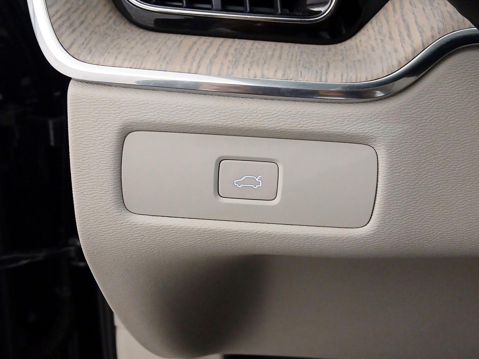 Thumbnail: 2023 Volvo XC60 - 13