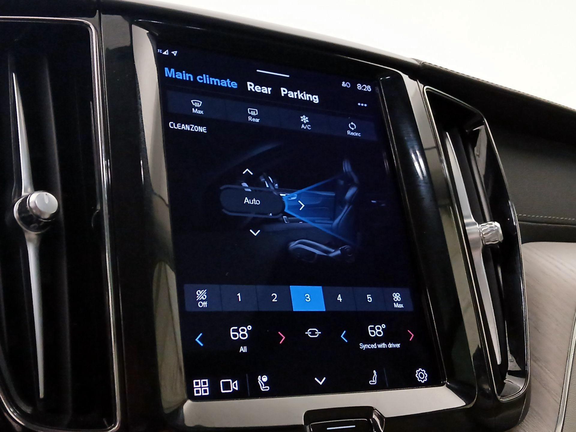 Thumbnail: 2023 Volvo XC60 - 16