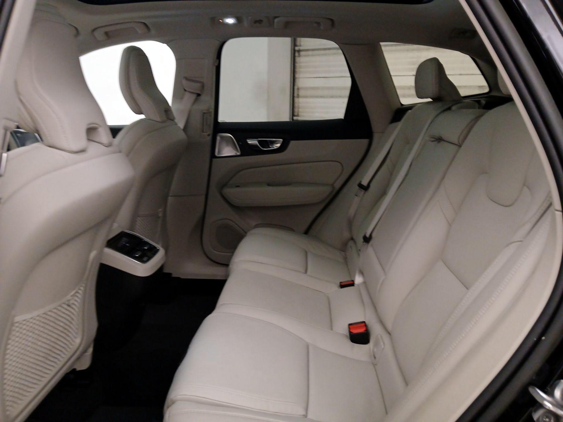 Thumbnail: 2023 Volvo XC60 - 20