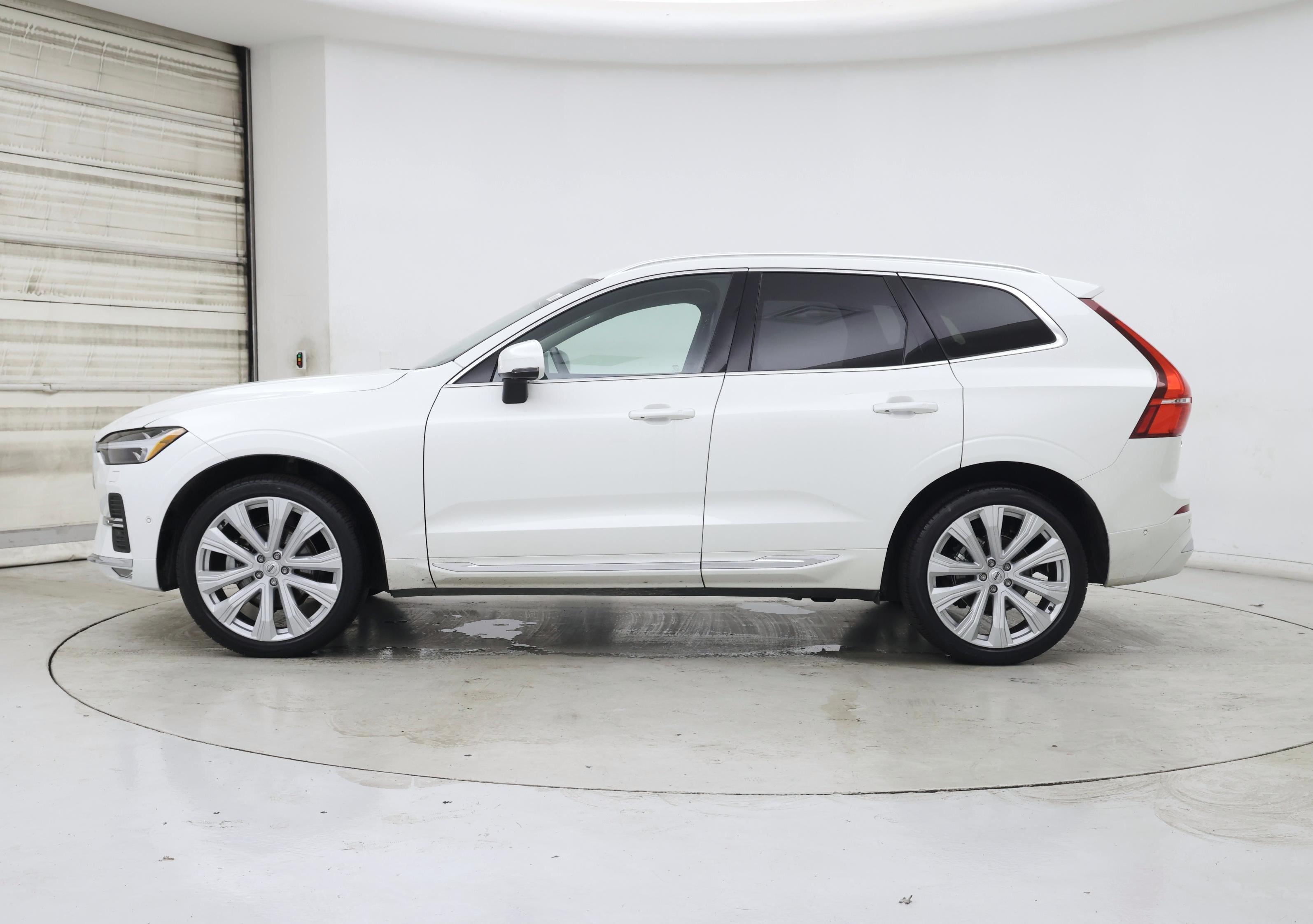 Thumbnail: 2023 Volvo XC60 - 3