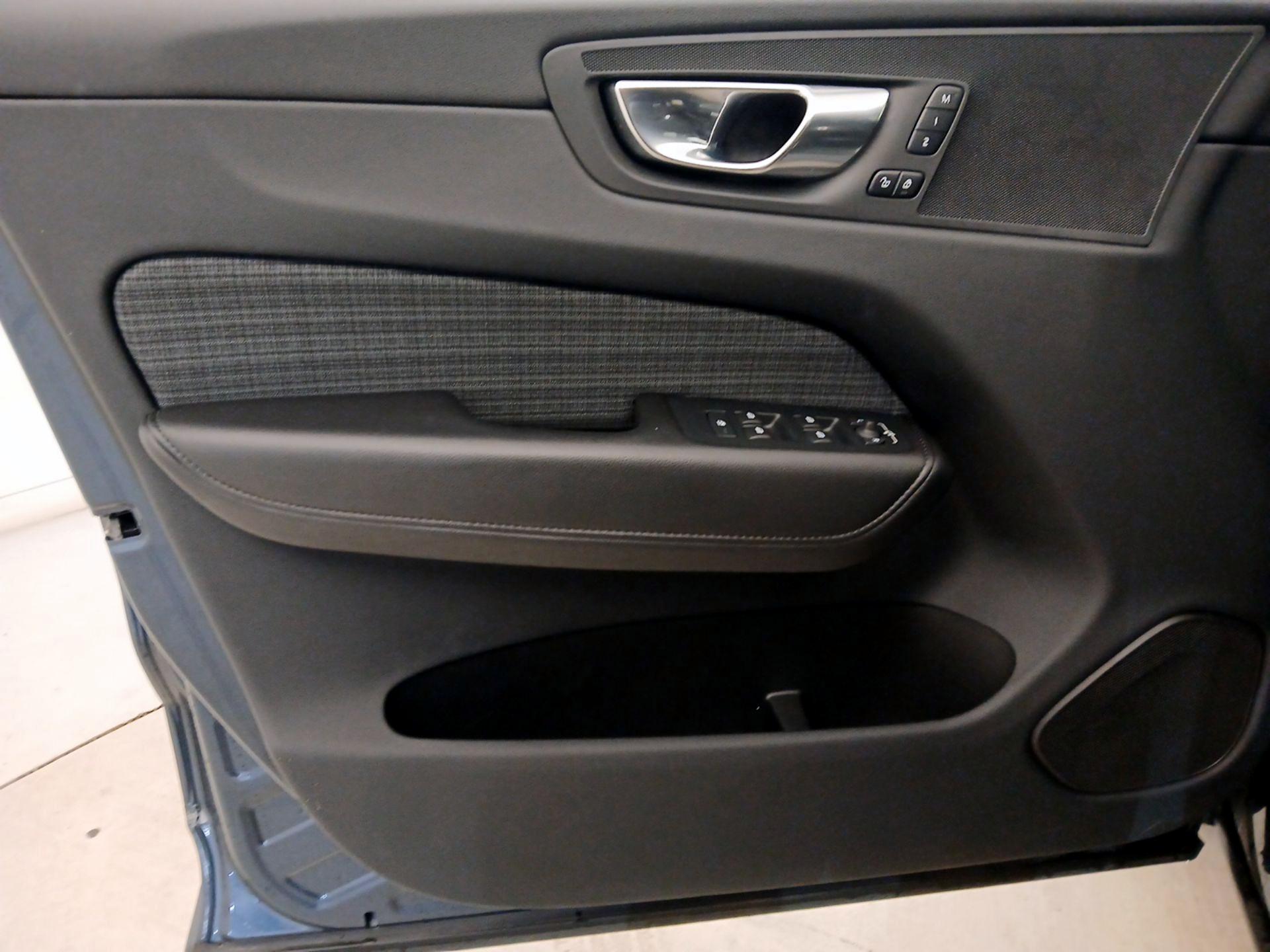 Thumbnail: 2023 Volvo XC60 - 12
