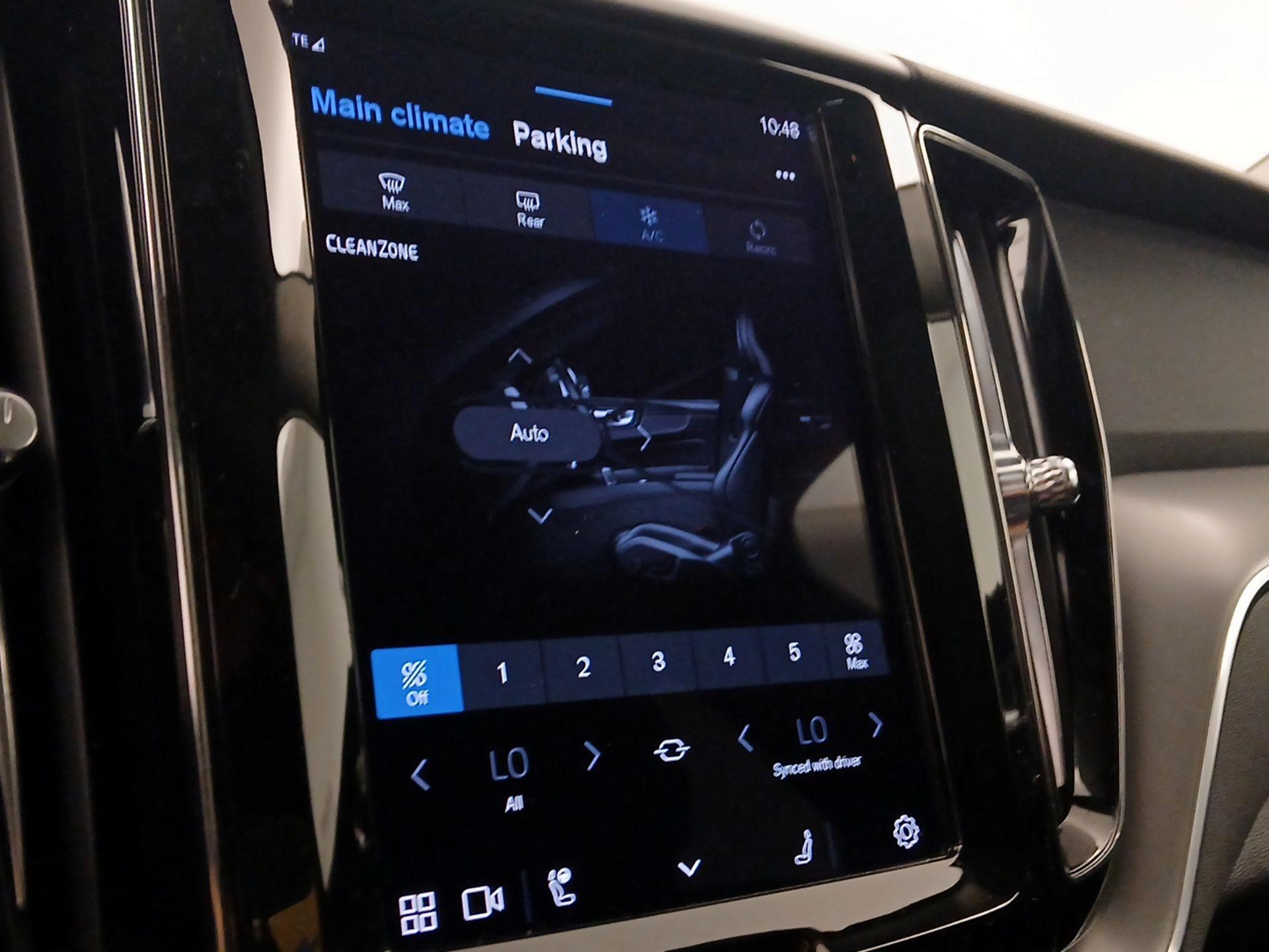 Thumbnail: 2023 Volvo XC60 - 16