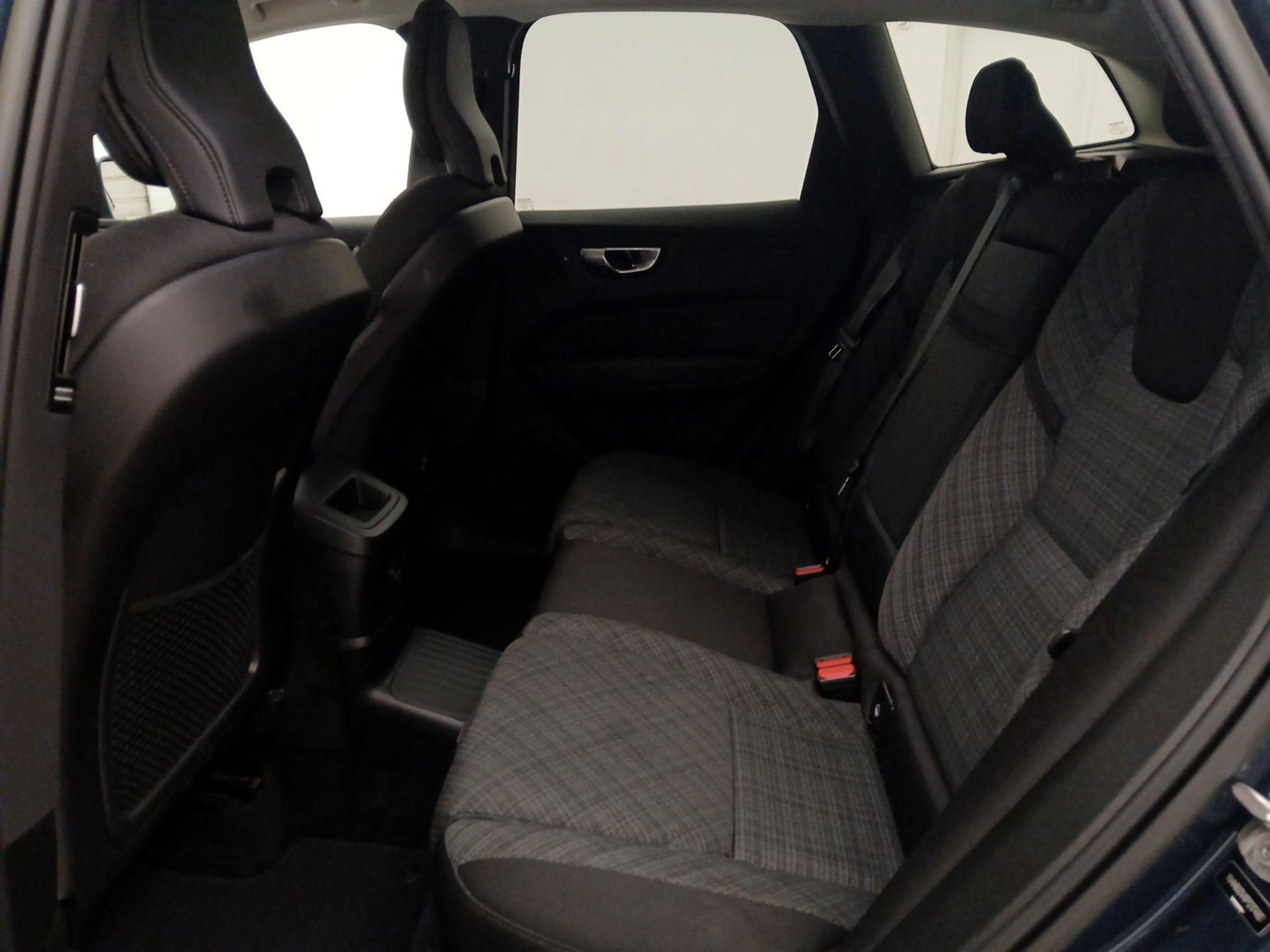 Thumbnail: 2023 Volvo XC60 - 20