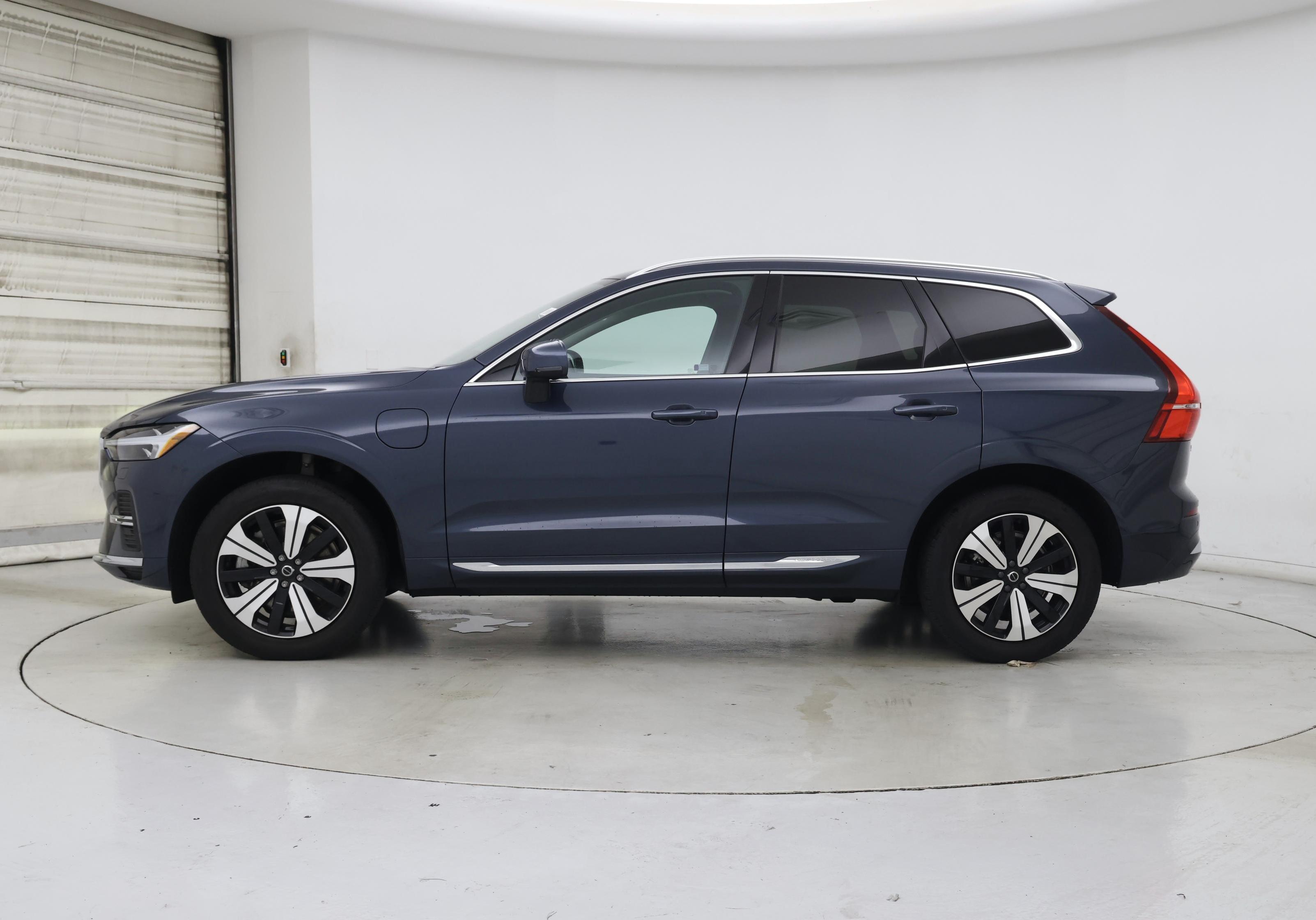 Thumbnail: 2023 Volvo XC60 - 3