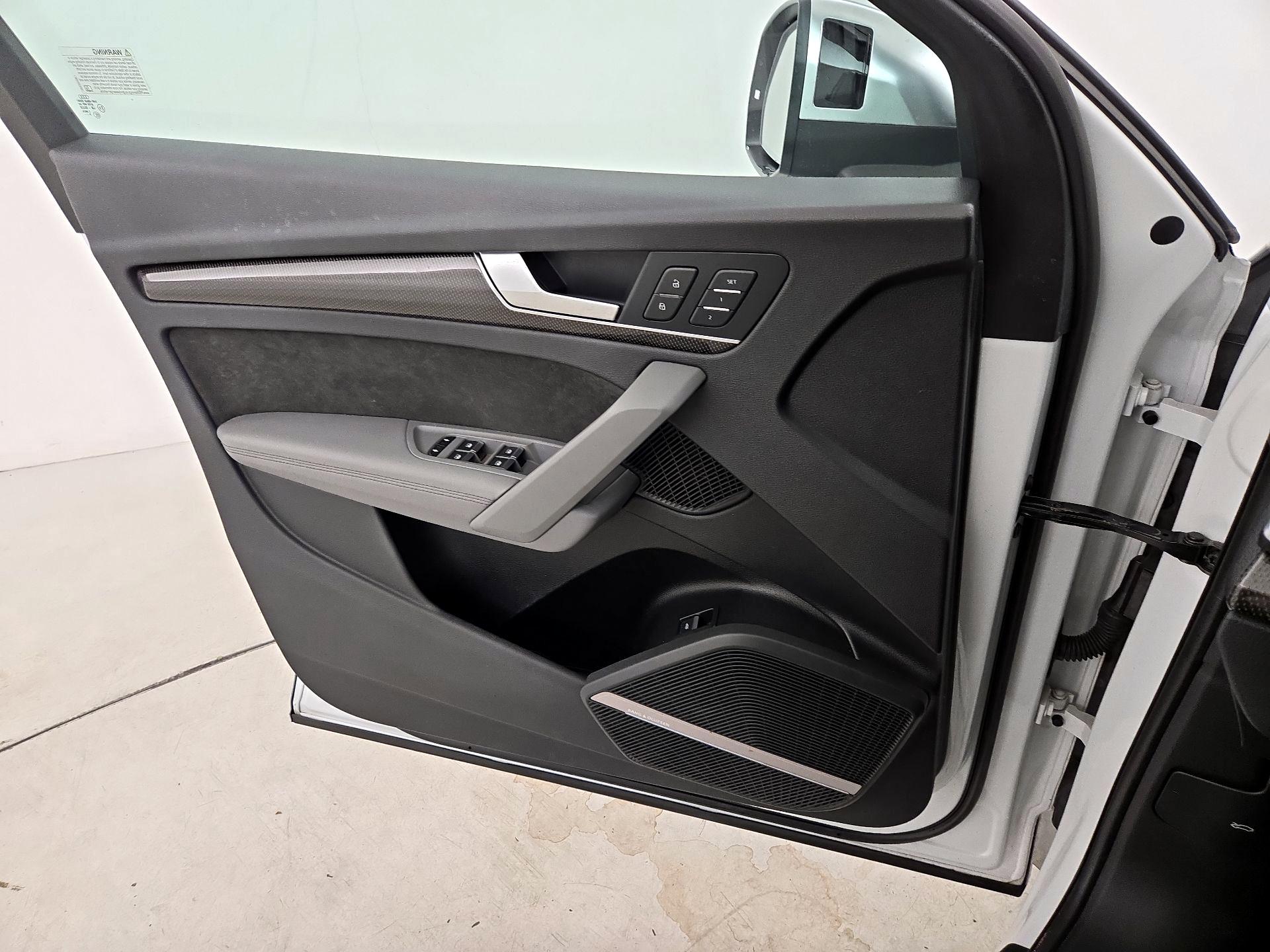 Thumbnail: 2020 Audi SQ5 - 12