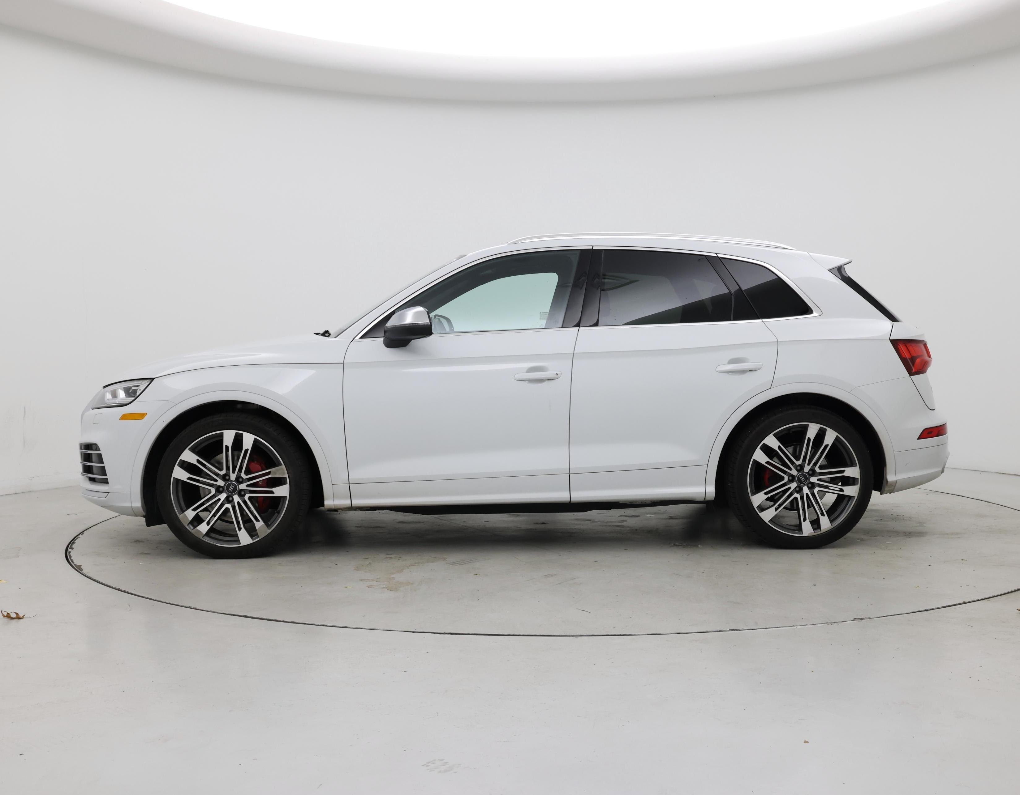 Thumbnail: 2020 Audi SQ5 - 3