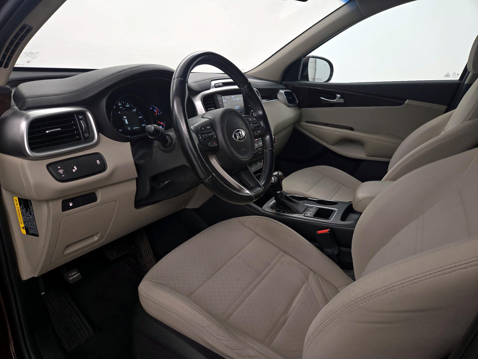 Thumbnail: 2017 Kia Sorento - 11