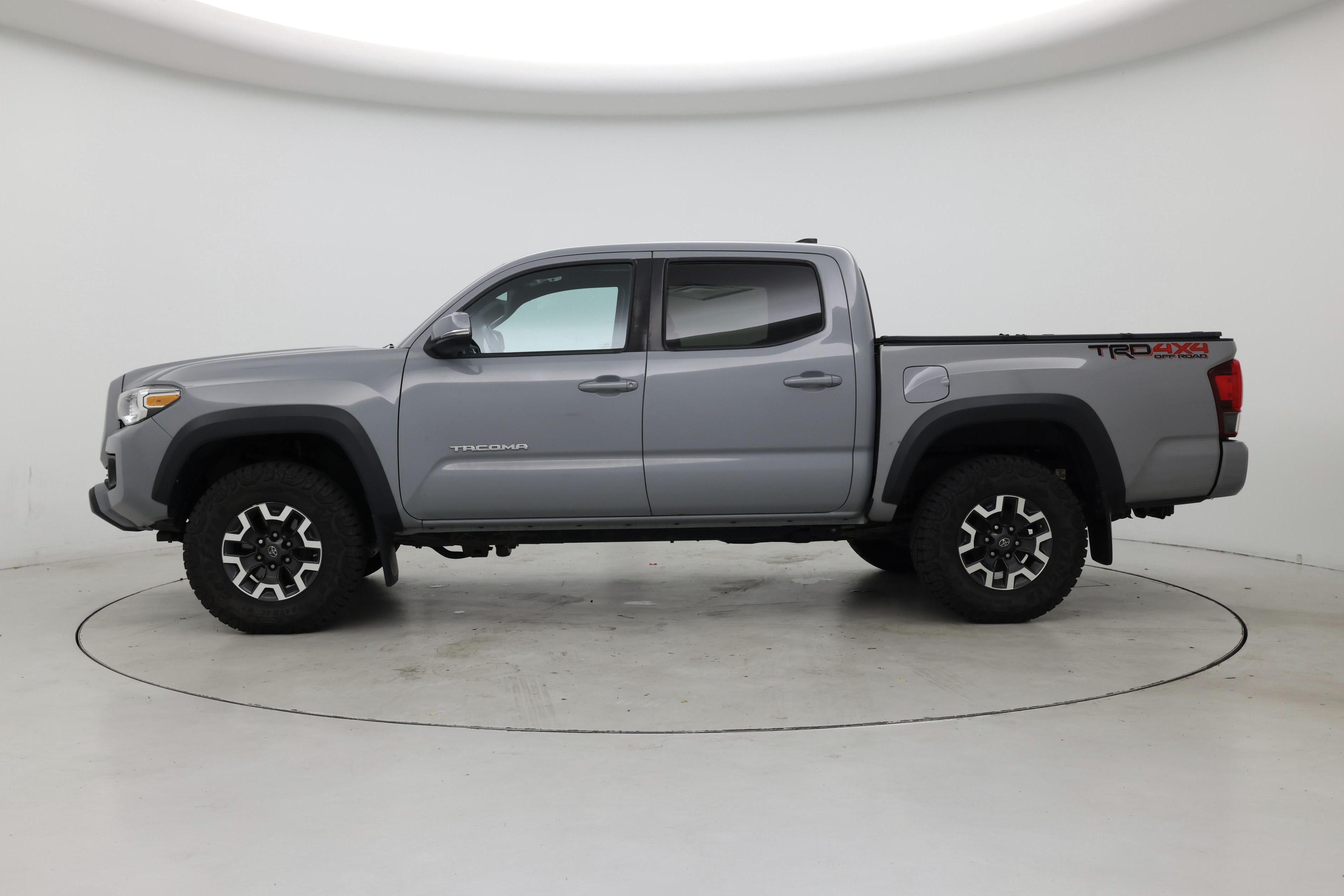 Thumbnail: 2019 Toyota Tacoma - 3