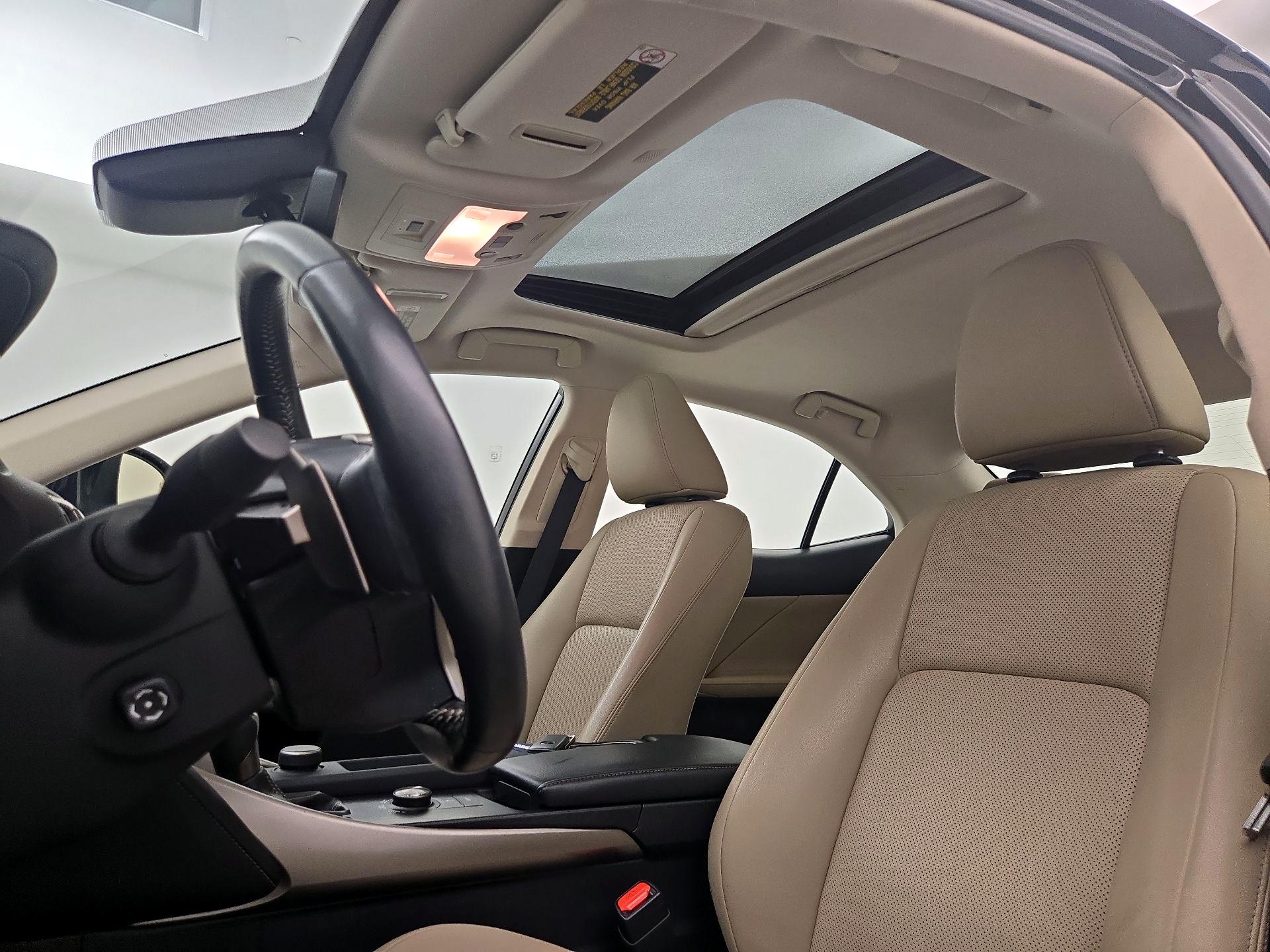 Thumbnail: 2019 Lexus IS - 19