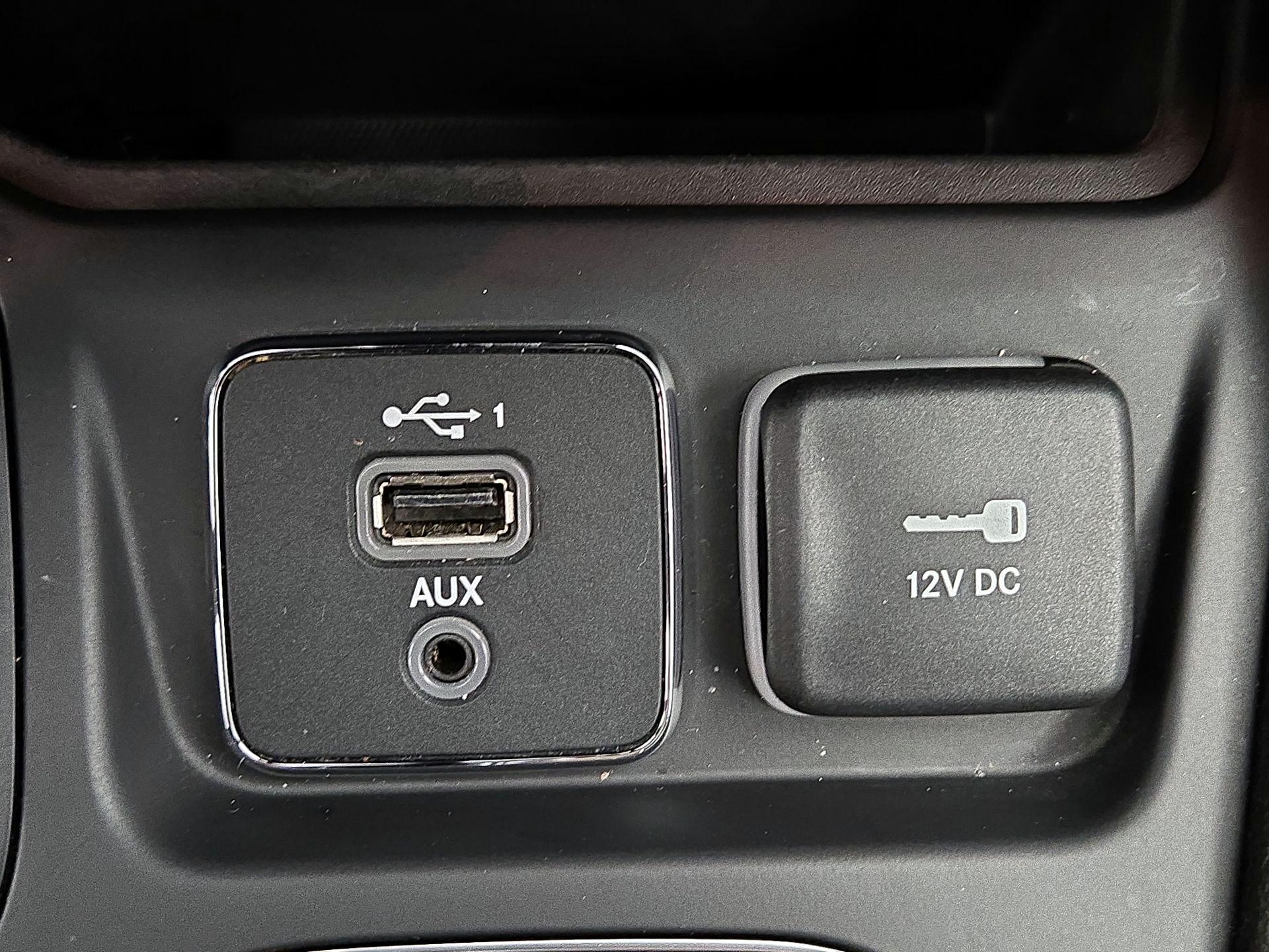 Thumbnail: 2021 Jeep Cherokee - 18