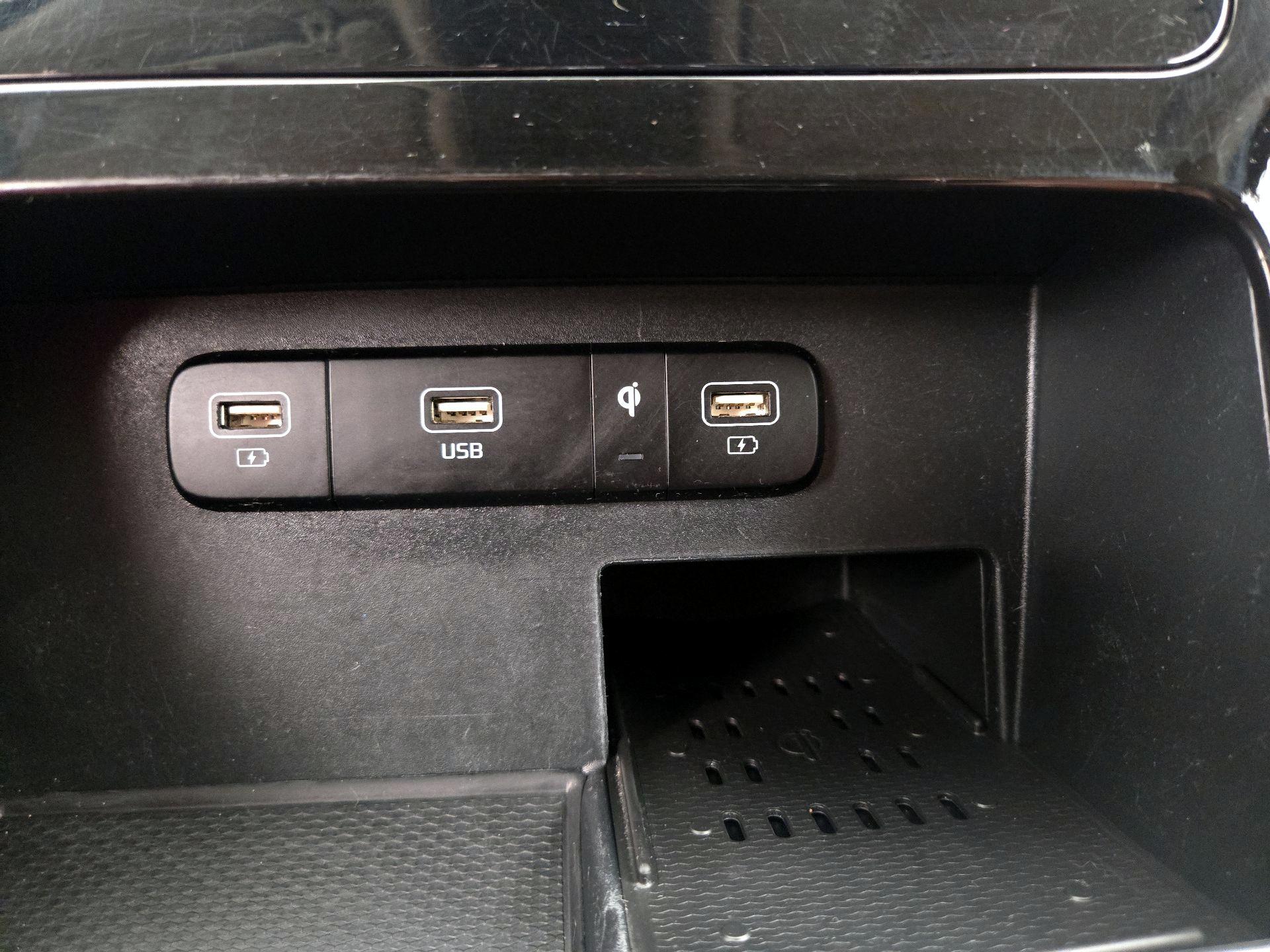 Thumbnail: 2022 Kia Carnival - 18