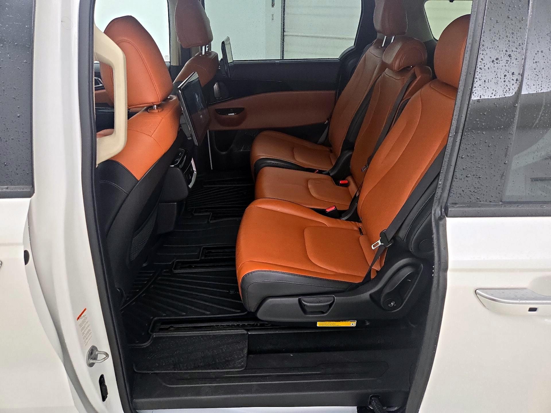 Thumbnail: 2022 Kia Carnival - 19