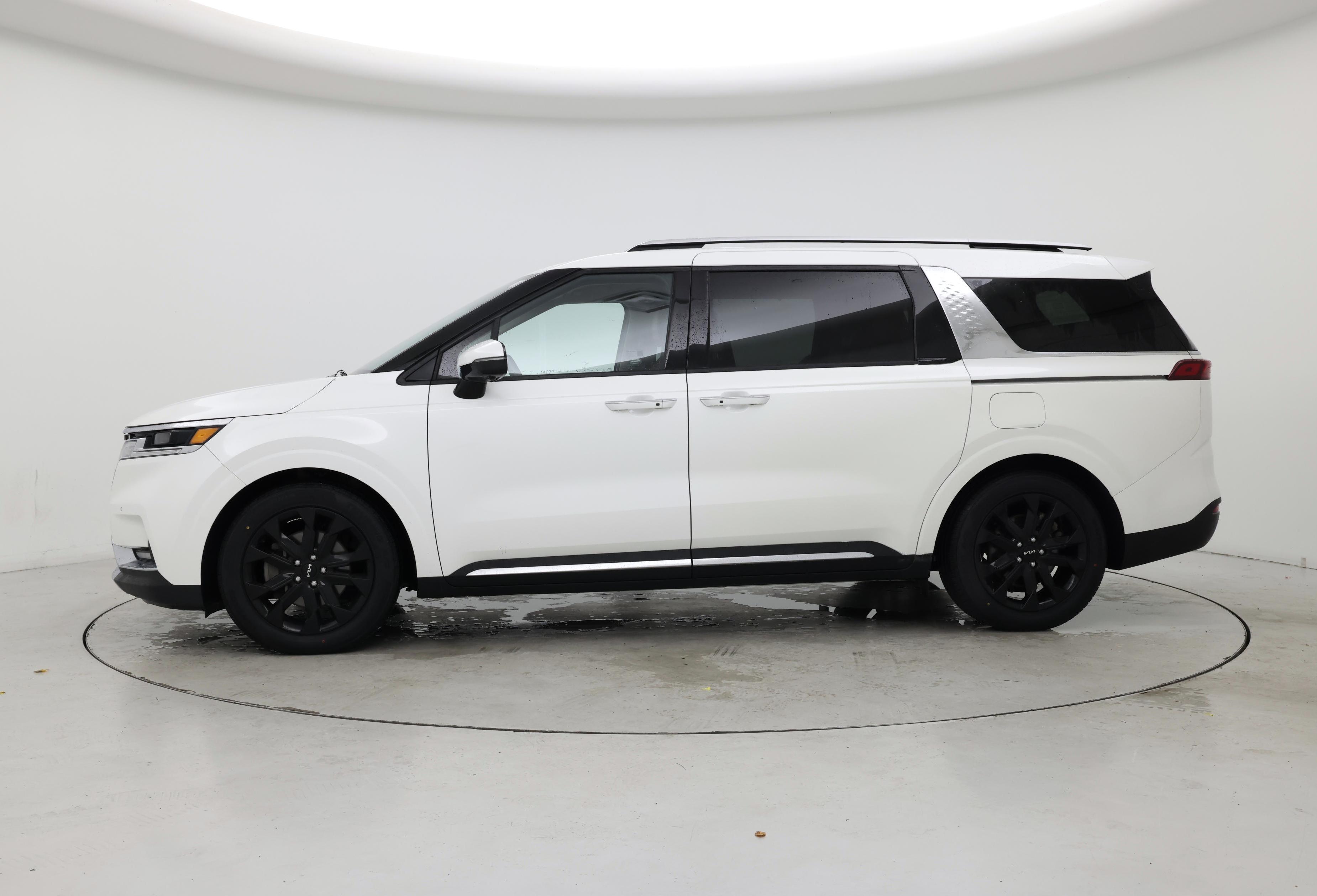 Thumbnail: 2022 Kia Carnival - 3