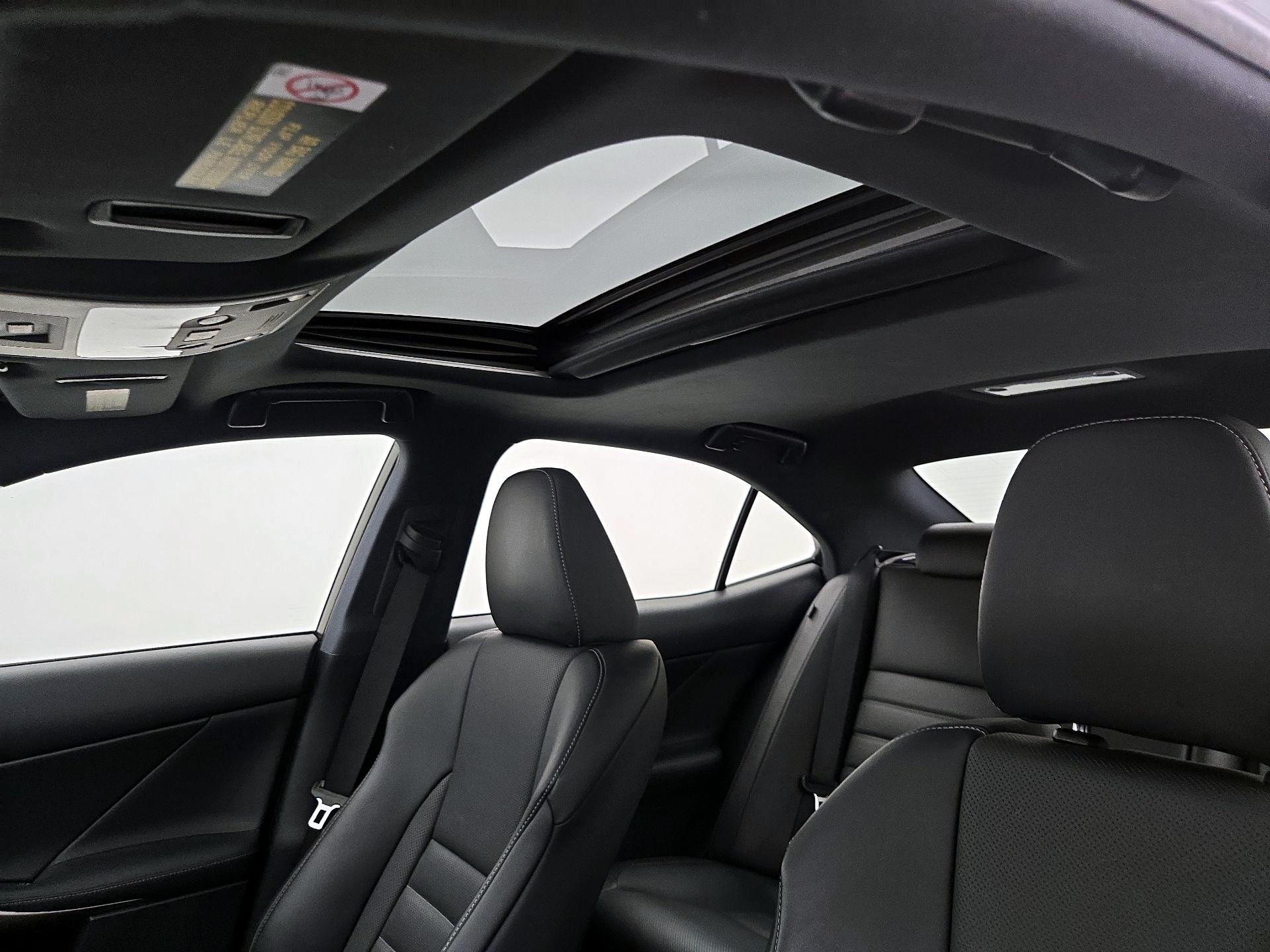Thumbnail: 2016 Lexus IS - 20