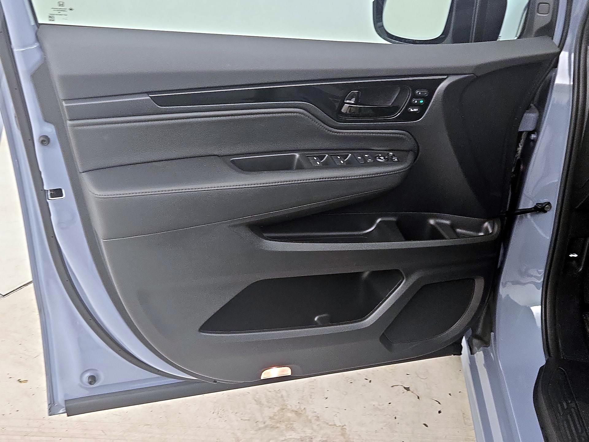 Thumbnail: 2023 Honda Odyssey - 12