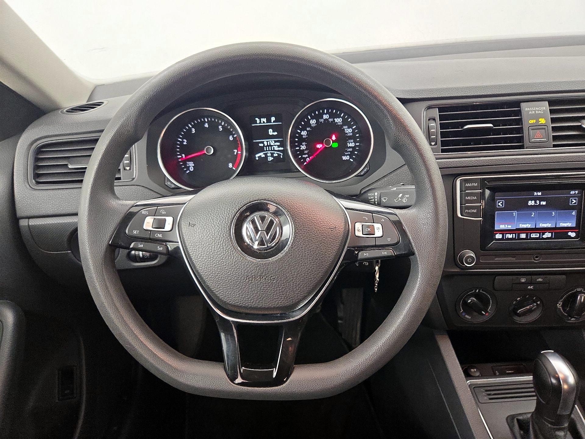 Thumbnail: 2016 Volkswagen Jetta - 10