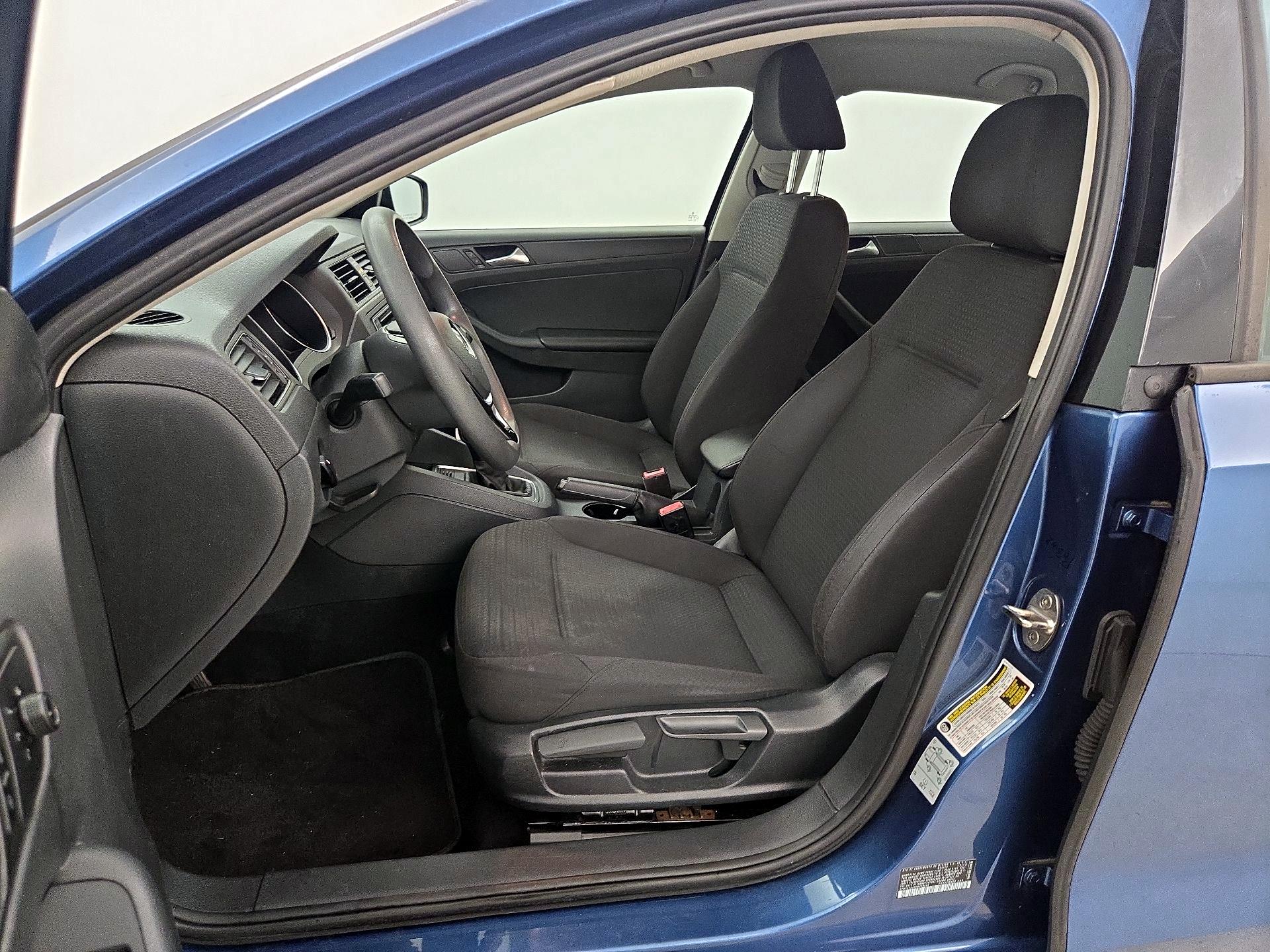 Thumbnail: 2016 Volkswagen Jetta - 11