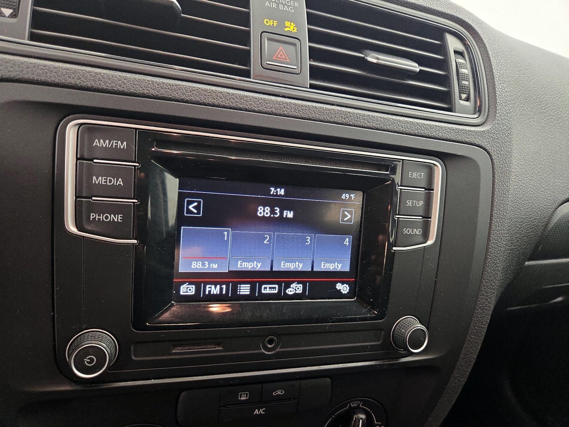 Thumbnail: 2016 Volkswagen Jetta - 14