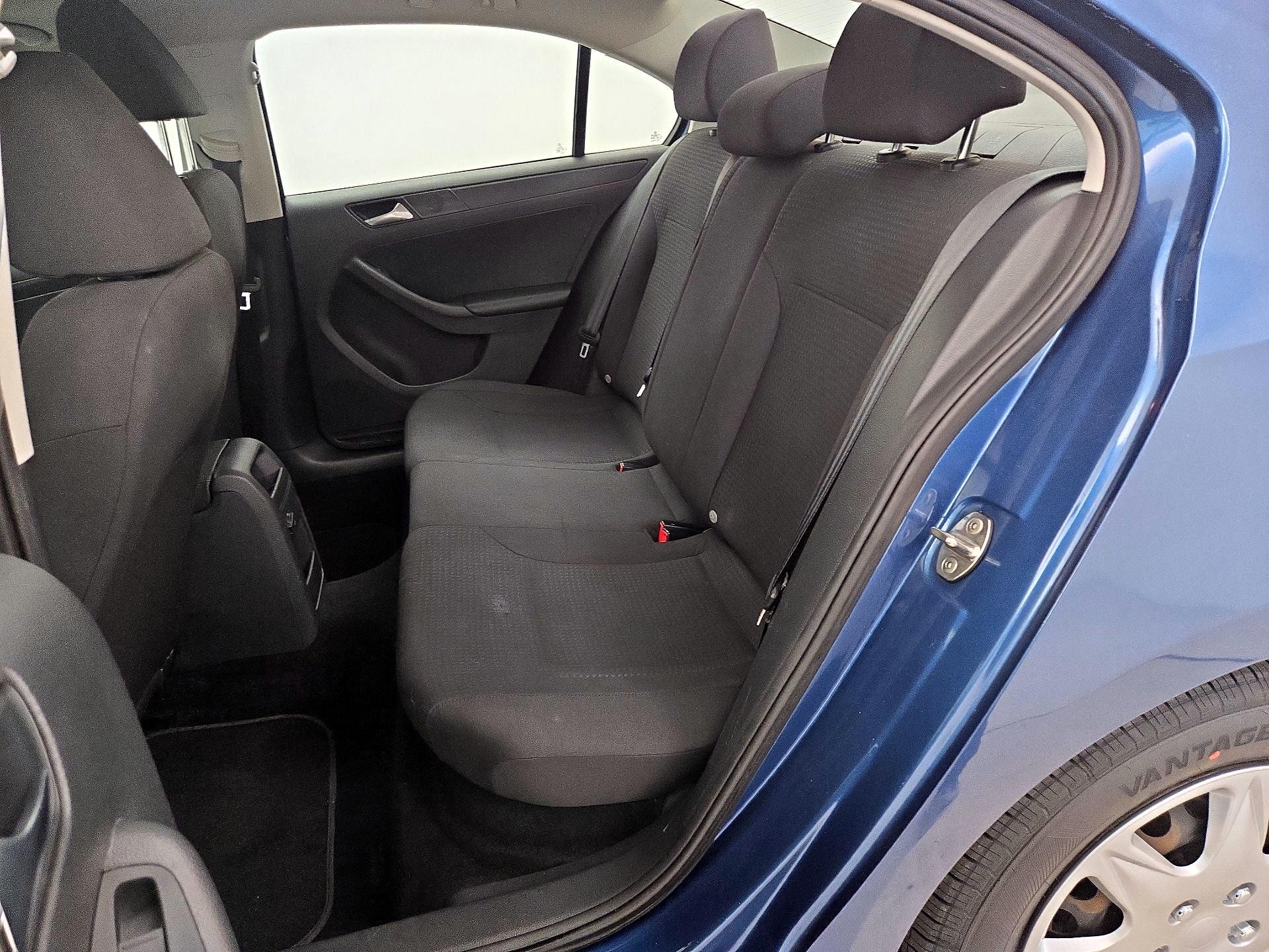 Thumbnail: 2016 Volkswagen Jetta - 18