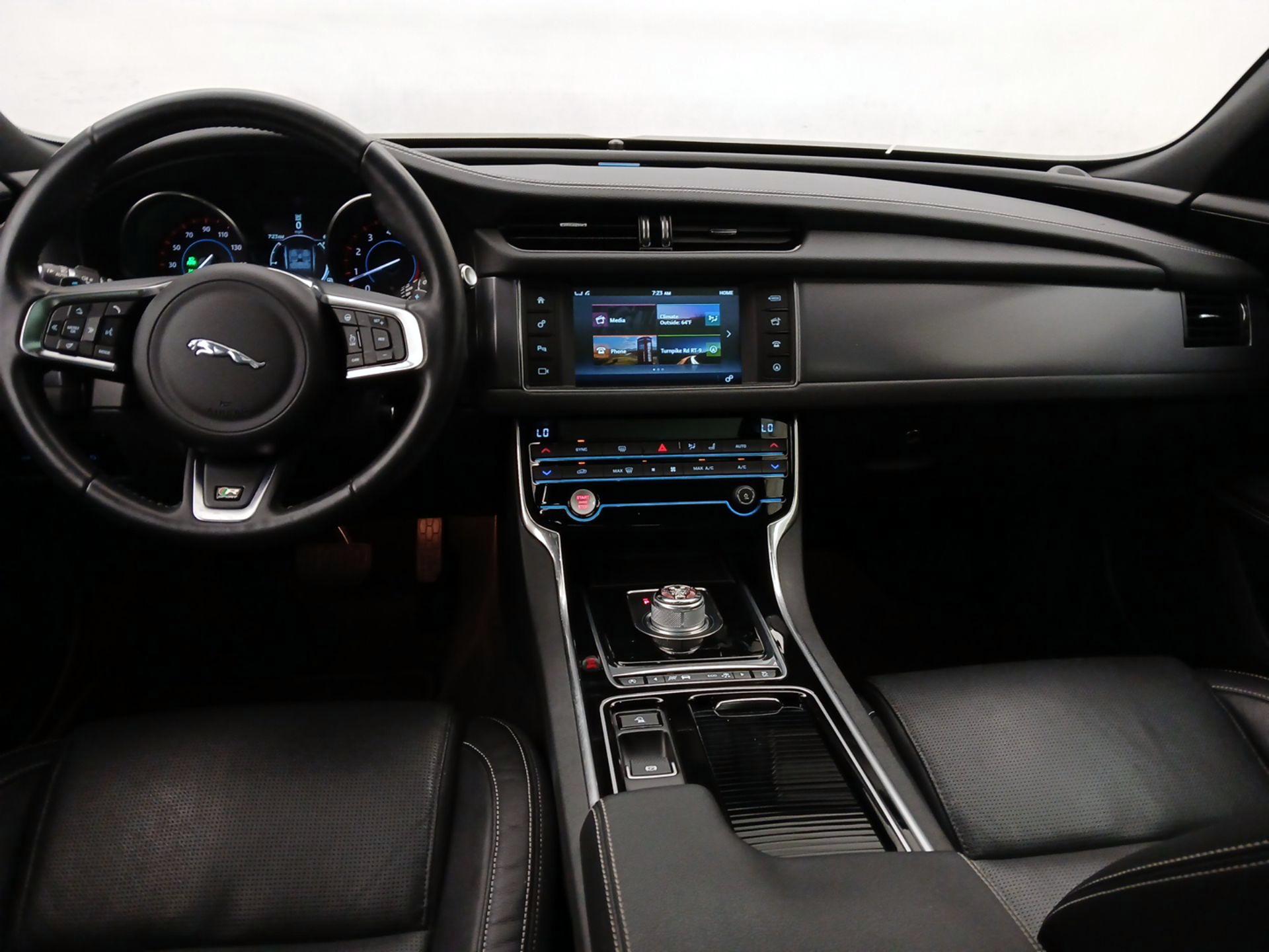 Thumbnail: 2016 Jaguar XF - 9