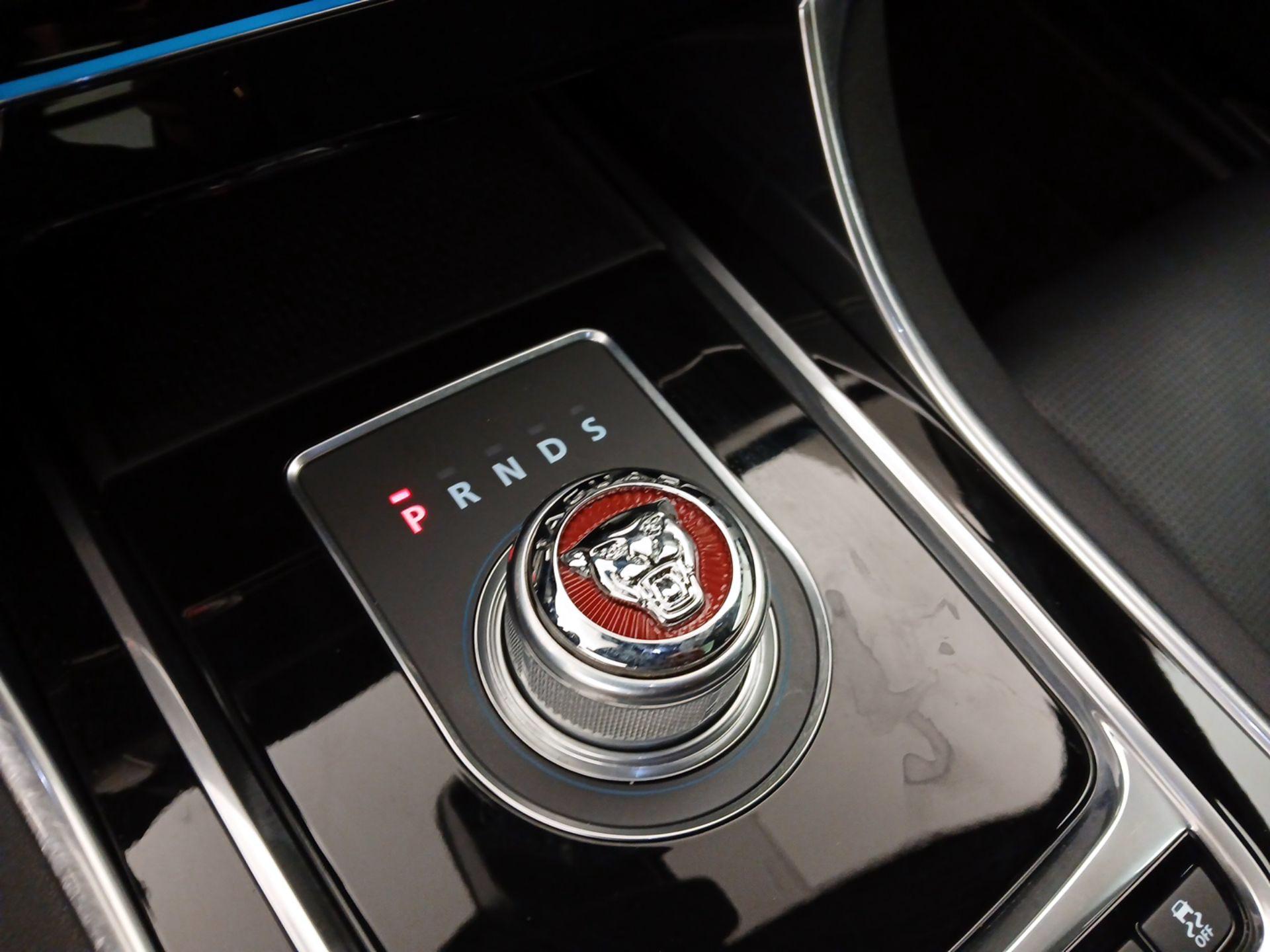 Thumbnail: 2016 Jaguar XF - 17