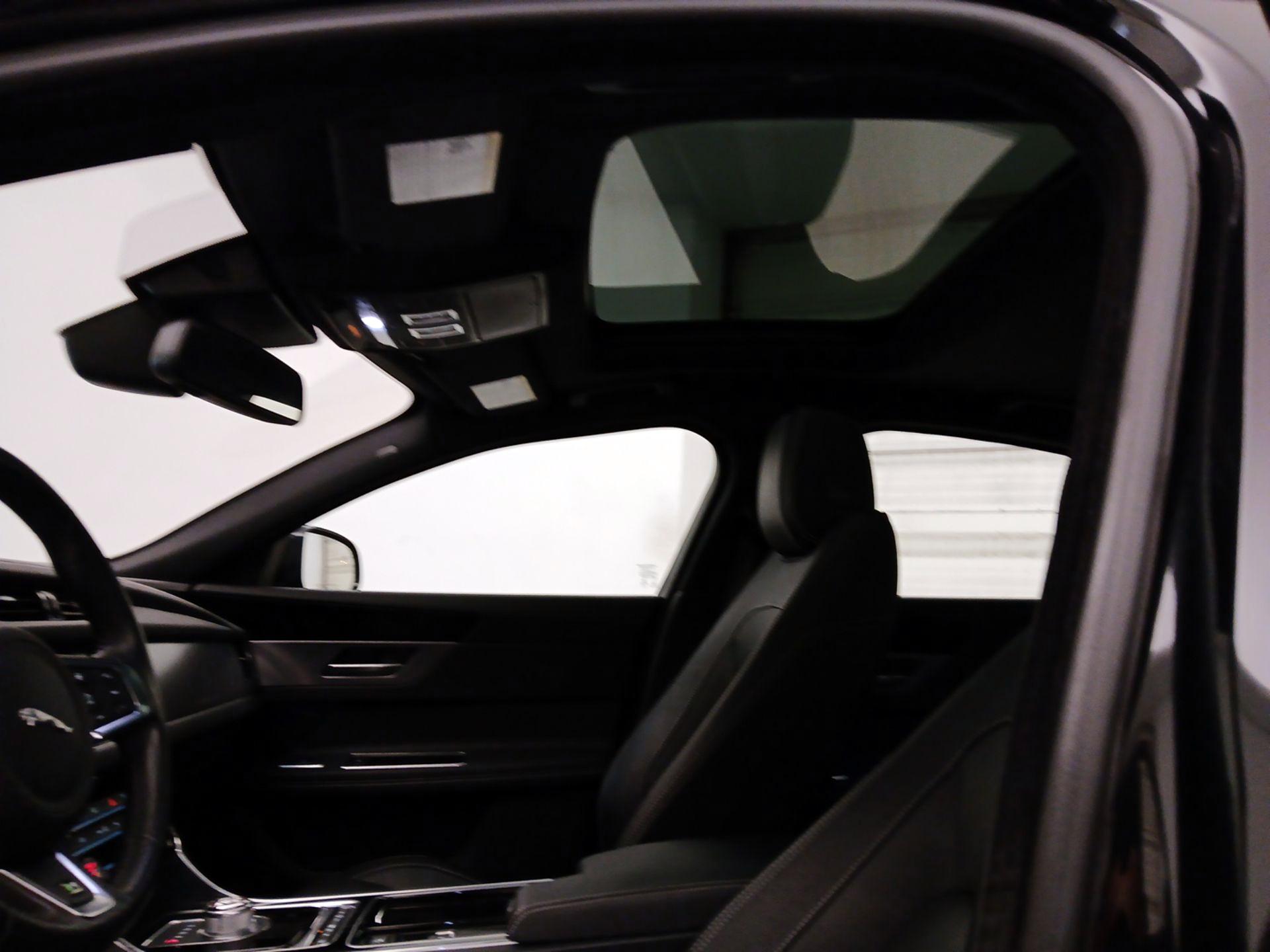 Thumbnail: 2016 Jaguar XF - 19