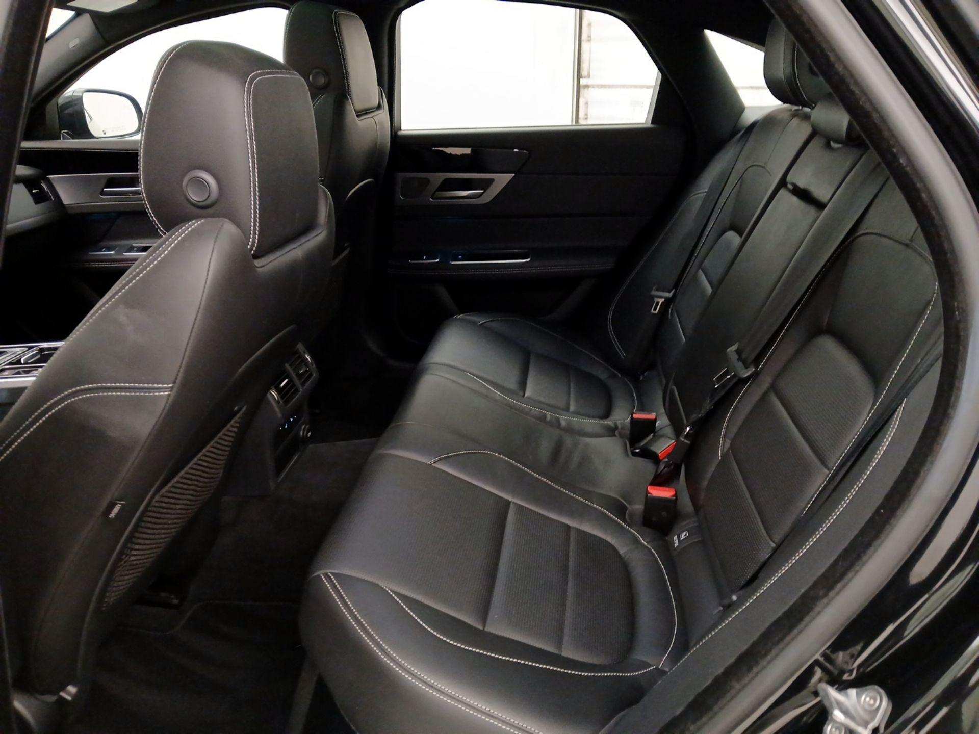 Thumbnail: 2016 Jaguar XF - 20
