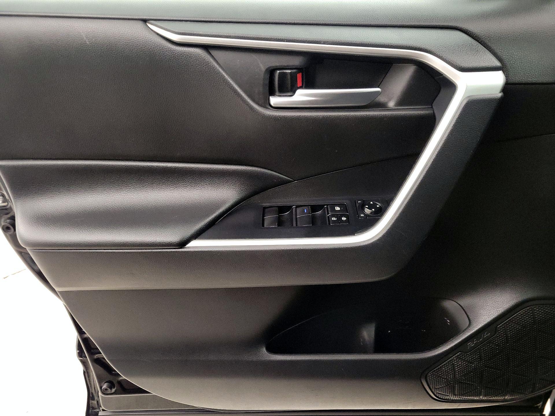 Thumbnail: 2021 Toyota RAV4 - 12