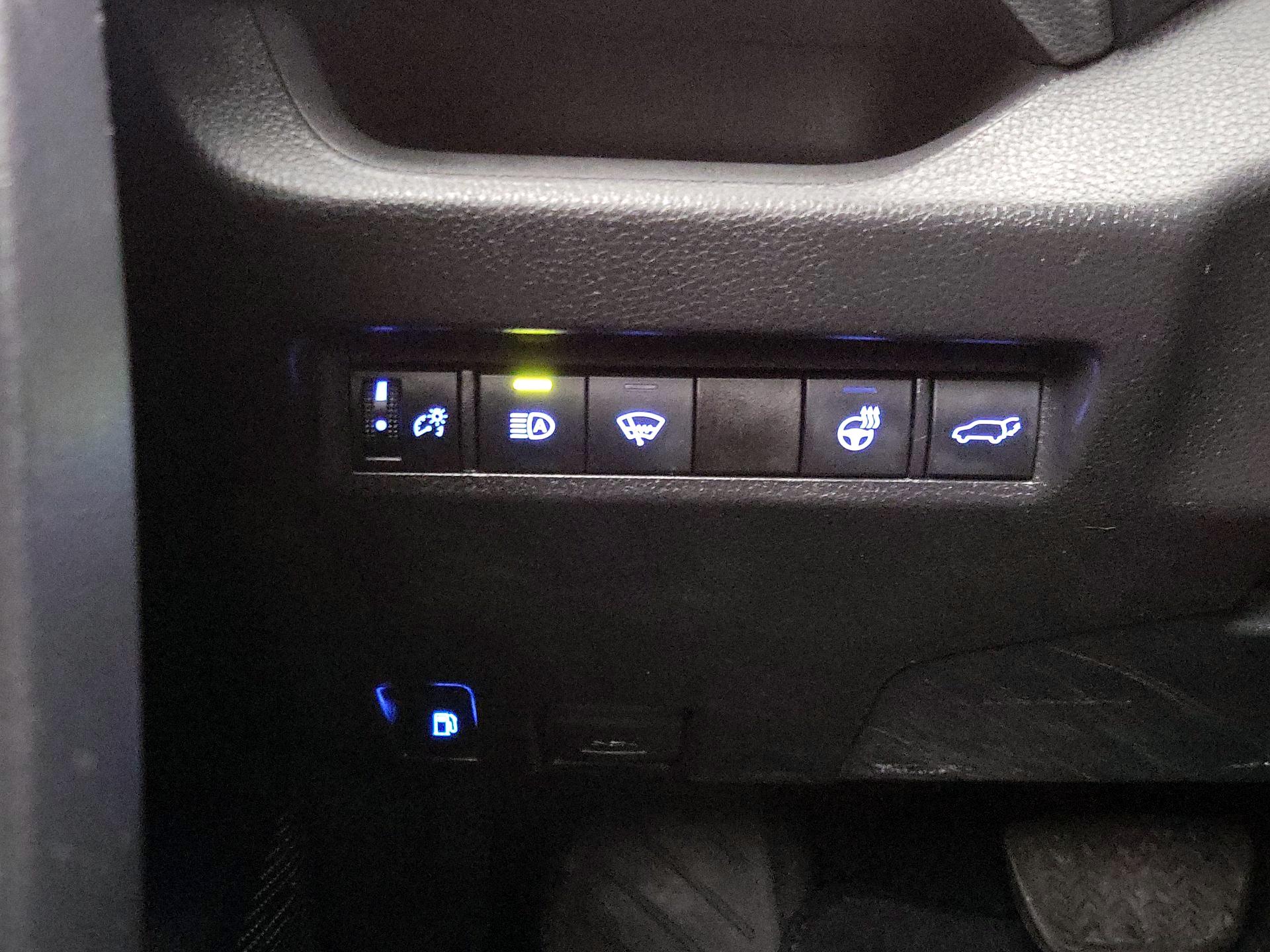 Thumbnail: 2021 Toyota RAV4 - 13