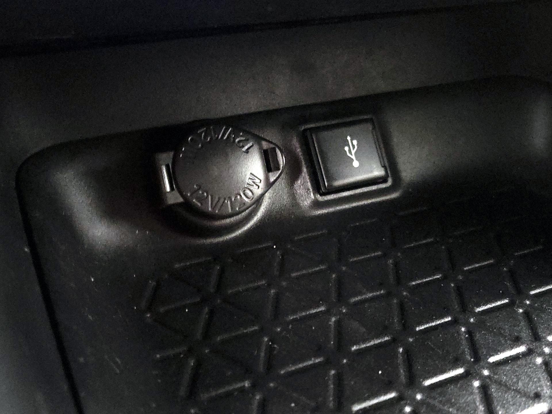 Thumbnail: 2021 Toyota RAV4 - 18