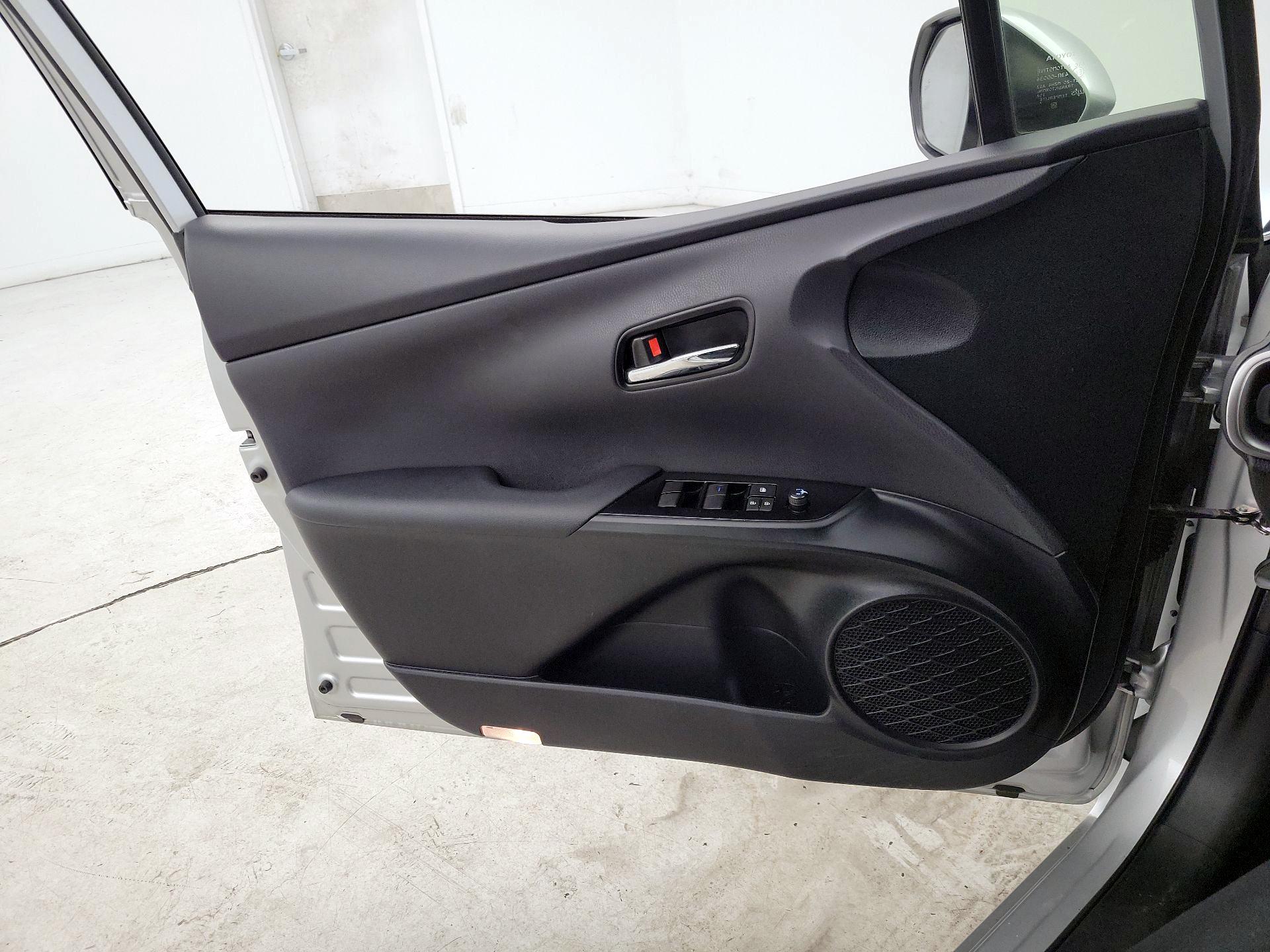 Thumbnail: 2021 Toyota Prius Prime - 12