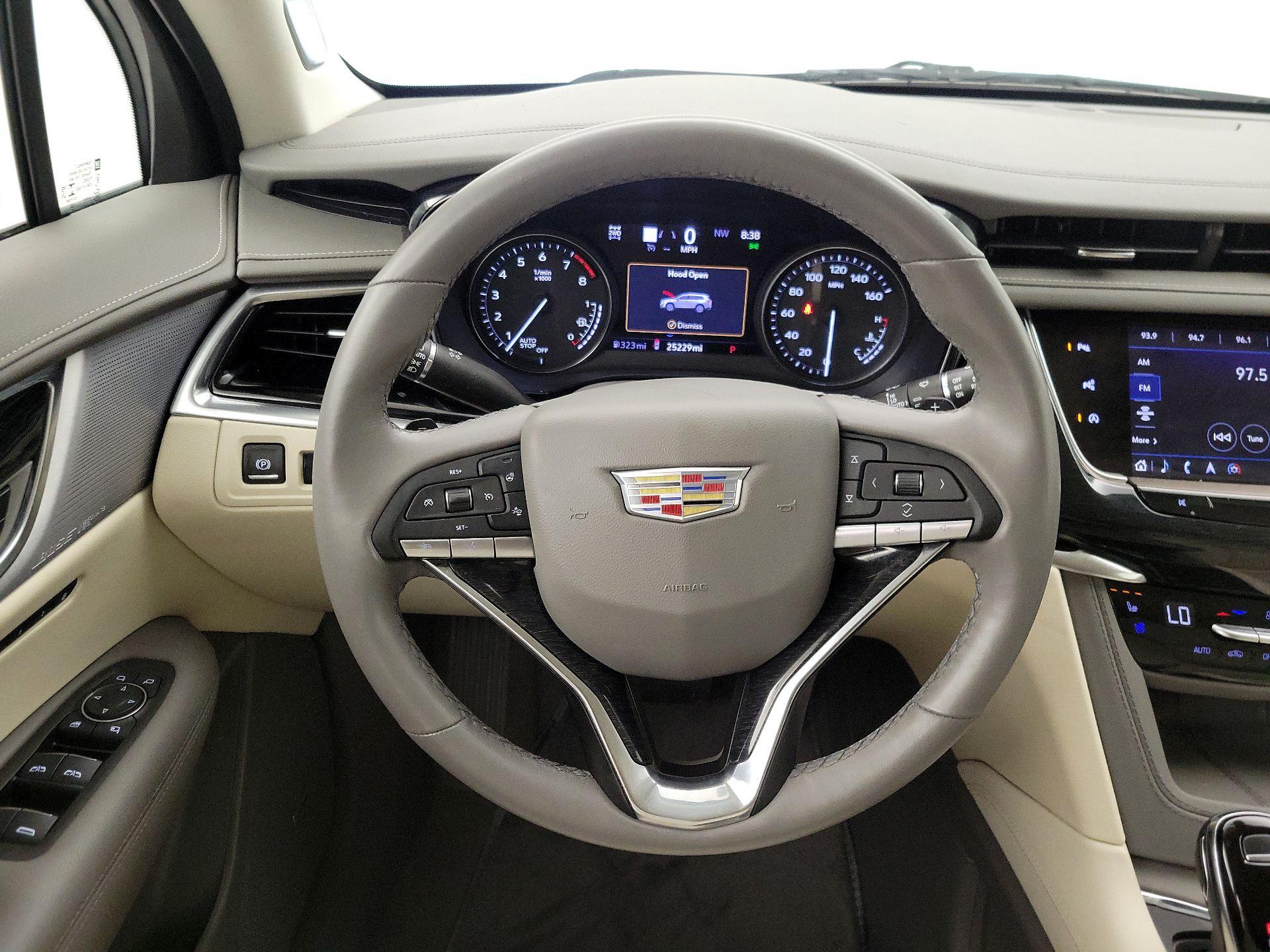 Thumbnail: 2023 Cadillac XT6 - 10