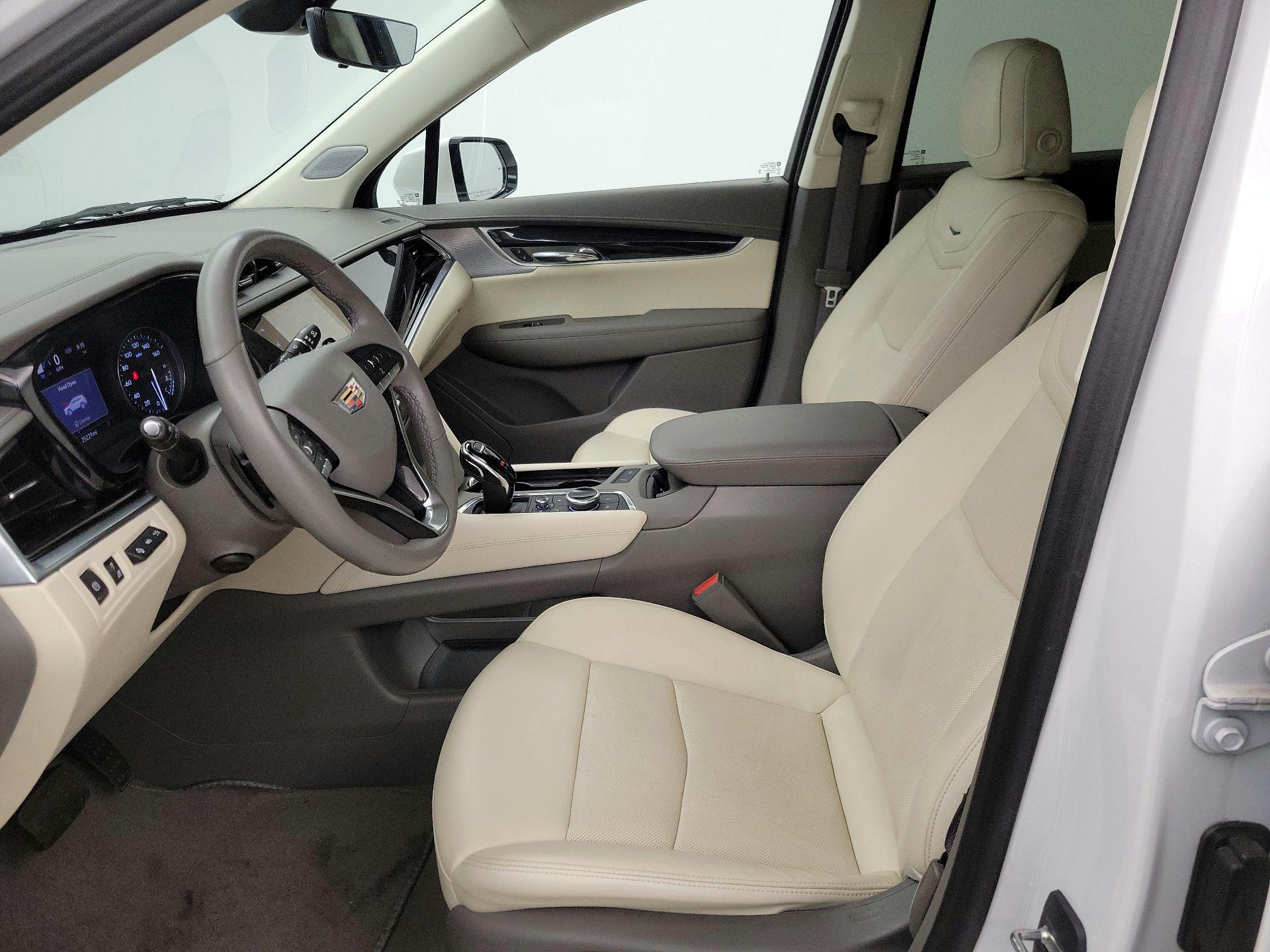Thumbnail: 2023 Cadillac XT6 - 11