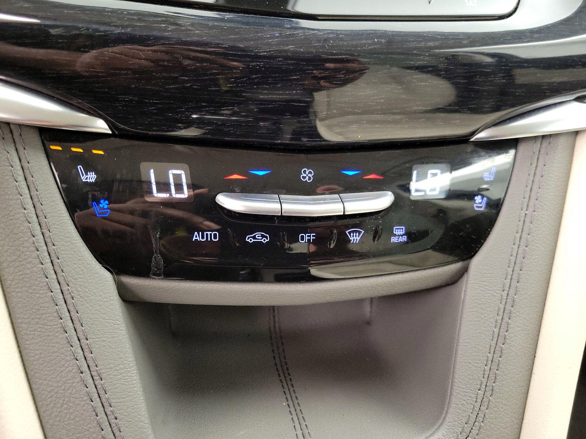 Thumbnail: 2023 Cadillac XT6 - 16