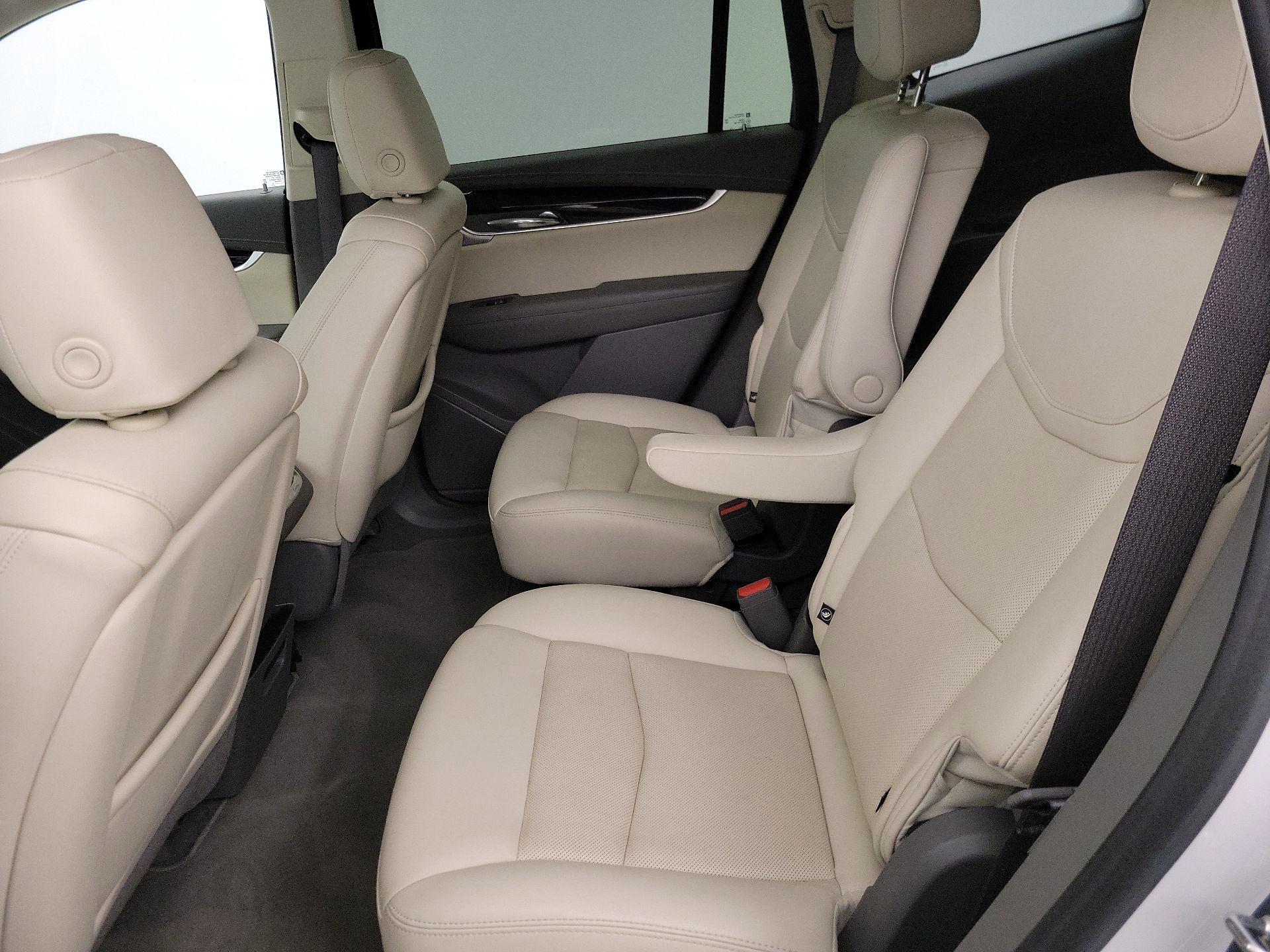 Thumbnail: 2023 Cadillac XT6 - 18